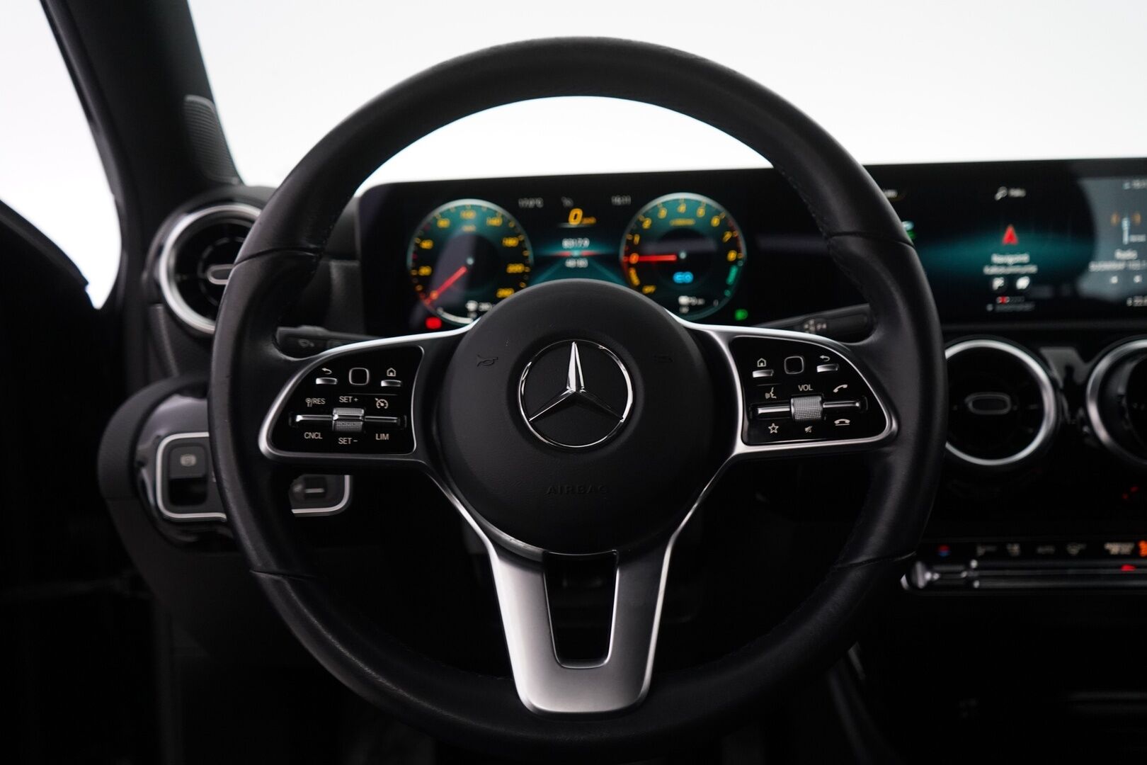 Mercedes-Benz A 2020 250 e A Business Style EQ Power * Kamera /  Vakkari /  Navi / Tutkat / Widescreen * - Juuri katsastettu / SoH 95.4% / Kahdet renkaat + vanteet