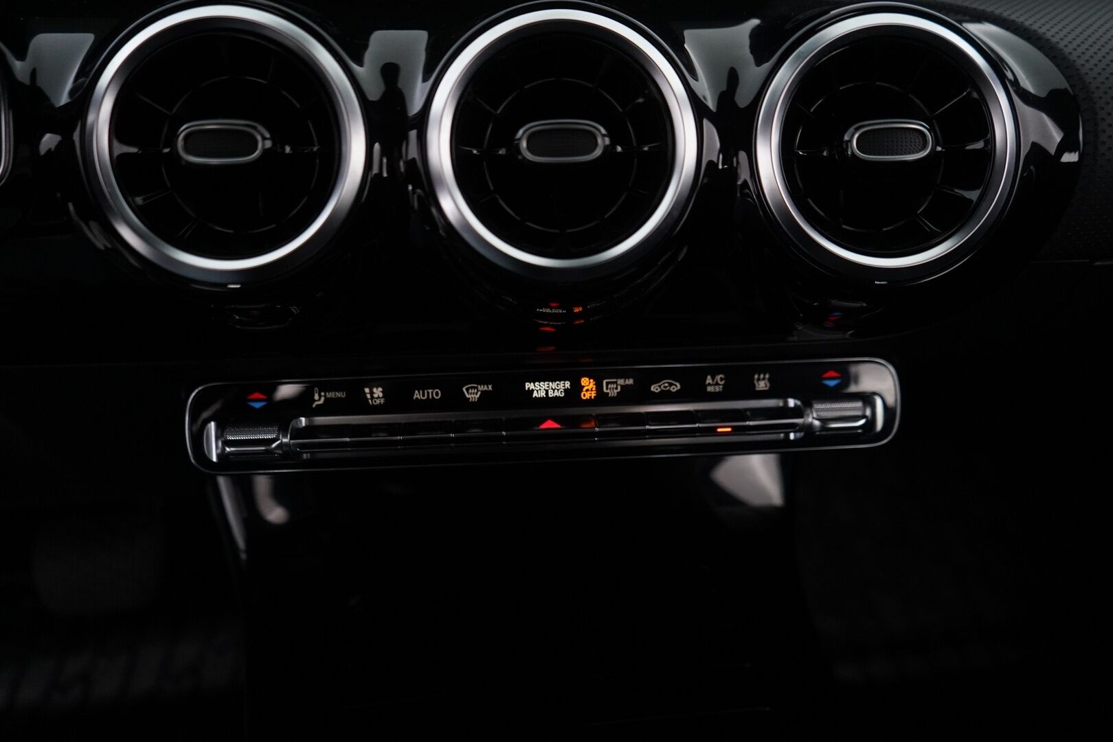 Mercedes-Benz A 2020 250 e A Business Style EQ Power * Kamera /  Vakkari /  Navi / Tutkat / Widescreen * - Juuri katsastettu / SoH 95.4% / Kahdet renkaat + vanteet