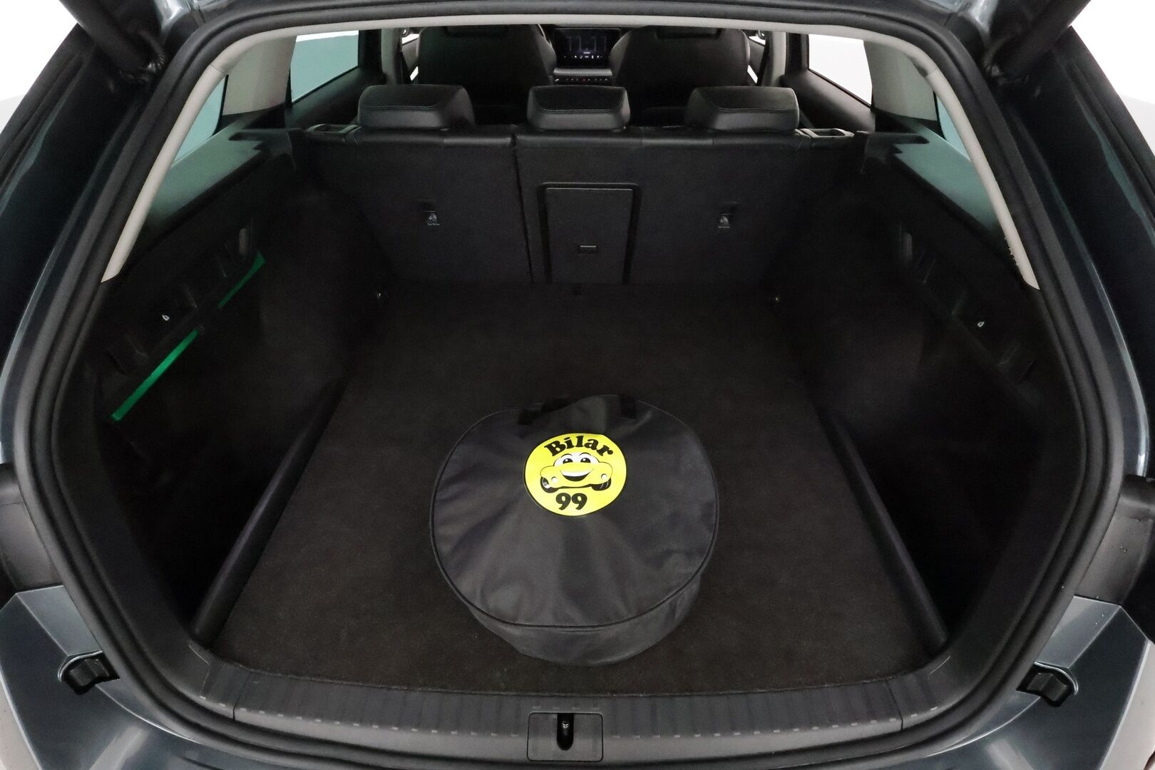 Skoda Octavia 2021 Combi 1.4 TSI PHEV Style iV DSG Autom. * Adapt.Vakkari / Matrix LED / HUD / Navi / Muistipenkit / Peruutustutkat - Kahdet renkaat aluvanteilla