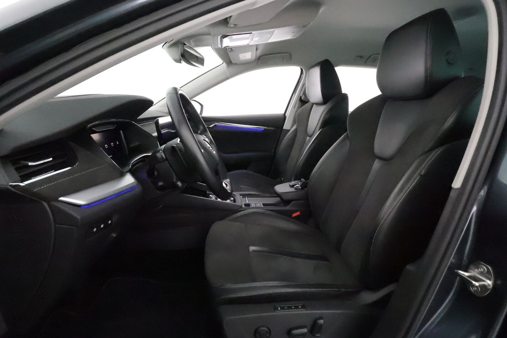 Skoda Octavia 2021 Combi 1.4 TSI PHEV Style iV DSG Autom. * Adapt.Vakkari / Matrix LED / HUD / Navi / Muistipenkit / Peruutustutkat - Kahdet renkaat aluvanteilla
