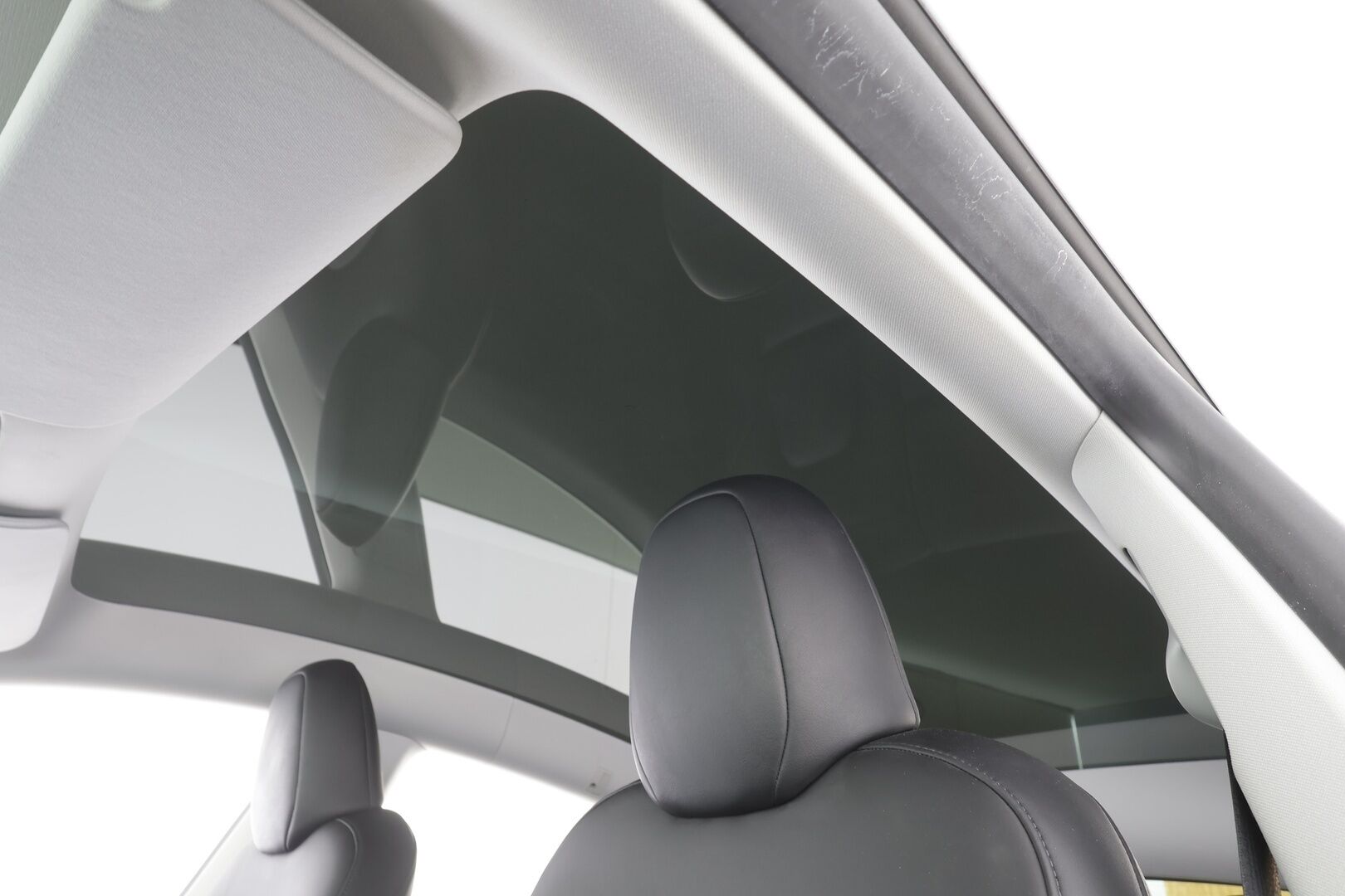 Tesla Model Y 2024 RWD - | ACC | Koukku | ALV | ILP | Ryzen | Matrix | Lasikatto | Premium Audio | Muistipenkki | Nahkasisusta | P.kamera | 1-om suomiauto | 2x renkaat aluin | 