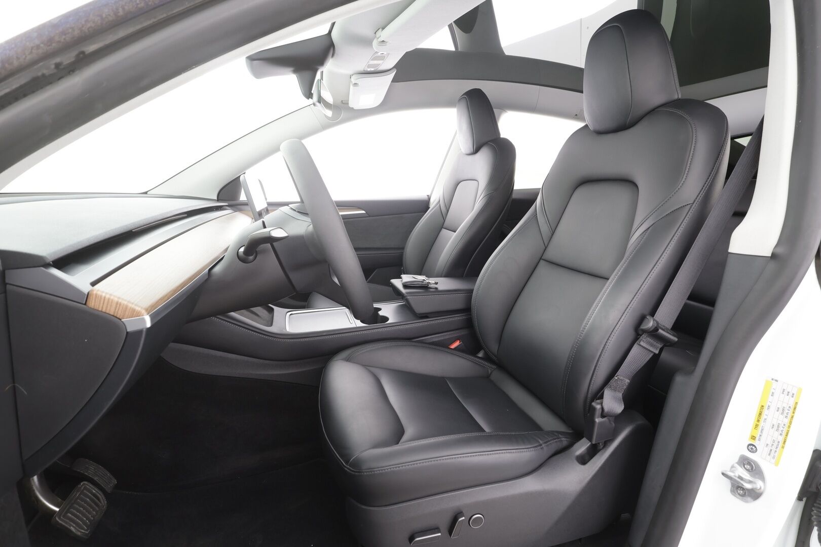 Tesla Model Y 2024 RWD - | ACC | Koukku | ALV | ILP | Ryzen | Matrix | Lasikatto | Premium Audio | Muistipenkki | Nahkasisusta | P.kamera | 1-om suomiauto | 2x renkaat aluin | 