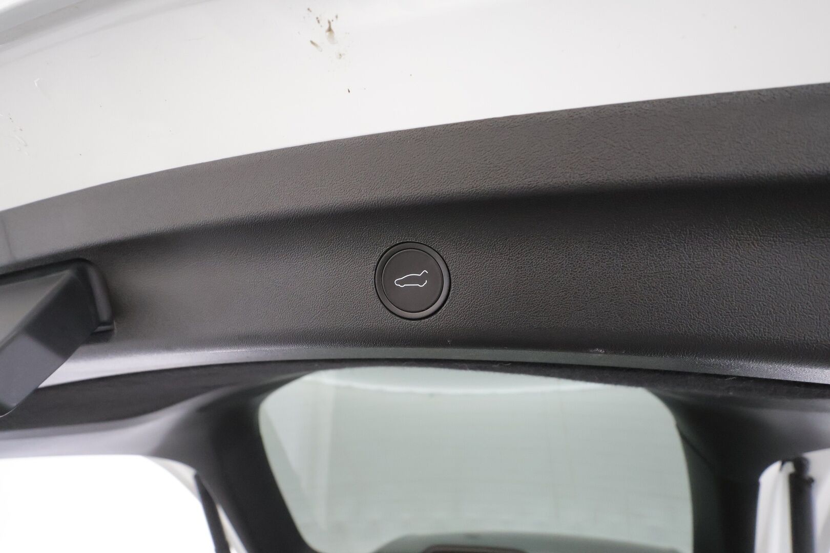Tesla Model Y 2024 RWD - | ACC | Koukku | ALV | ILP | Ryzen | Matrix | Lasikatto | Premium Audio | Muistipenkki | Nahkasisusta | P.kamera | 1-om suomiauto | 2x renkaat aluin | 