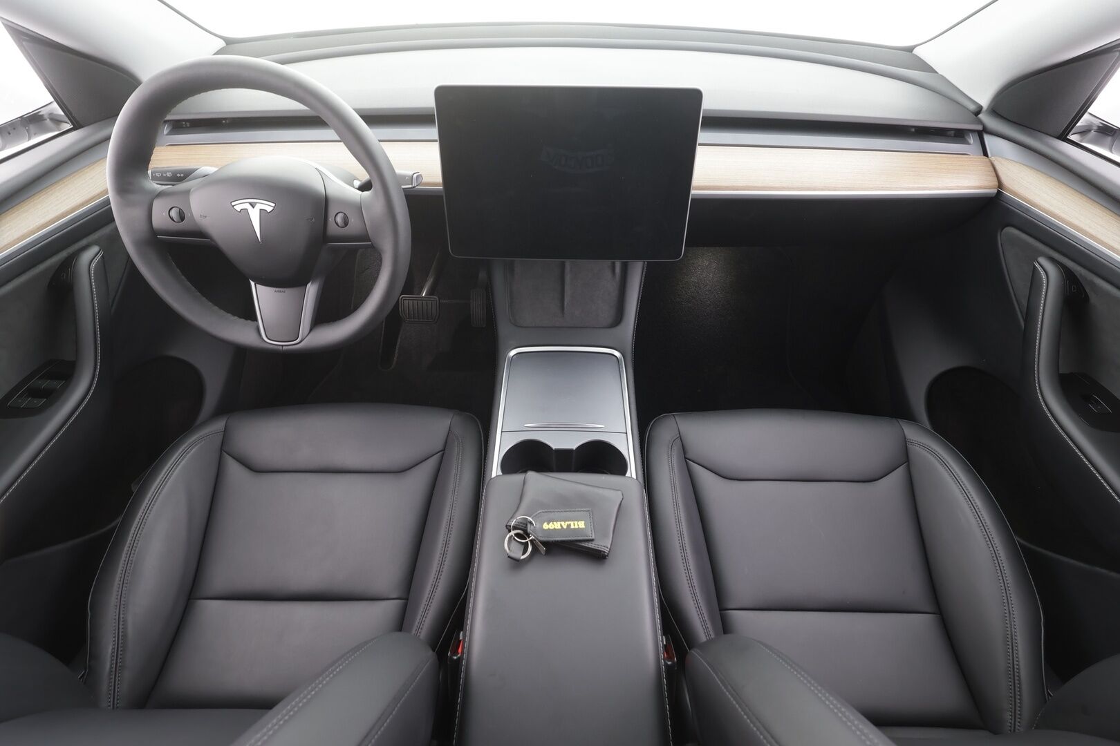 Tesla Model Y 2024 RWD - | ACC | Koukku | ALV | ILP | Ryzen | Matrix | Lasikatto | Premium Audio | Muistipenkki | Nahkasisusta | P.kamera | 1-om suomiauto | 2x renkaat aluin | 