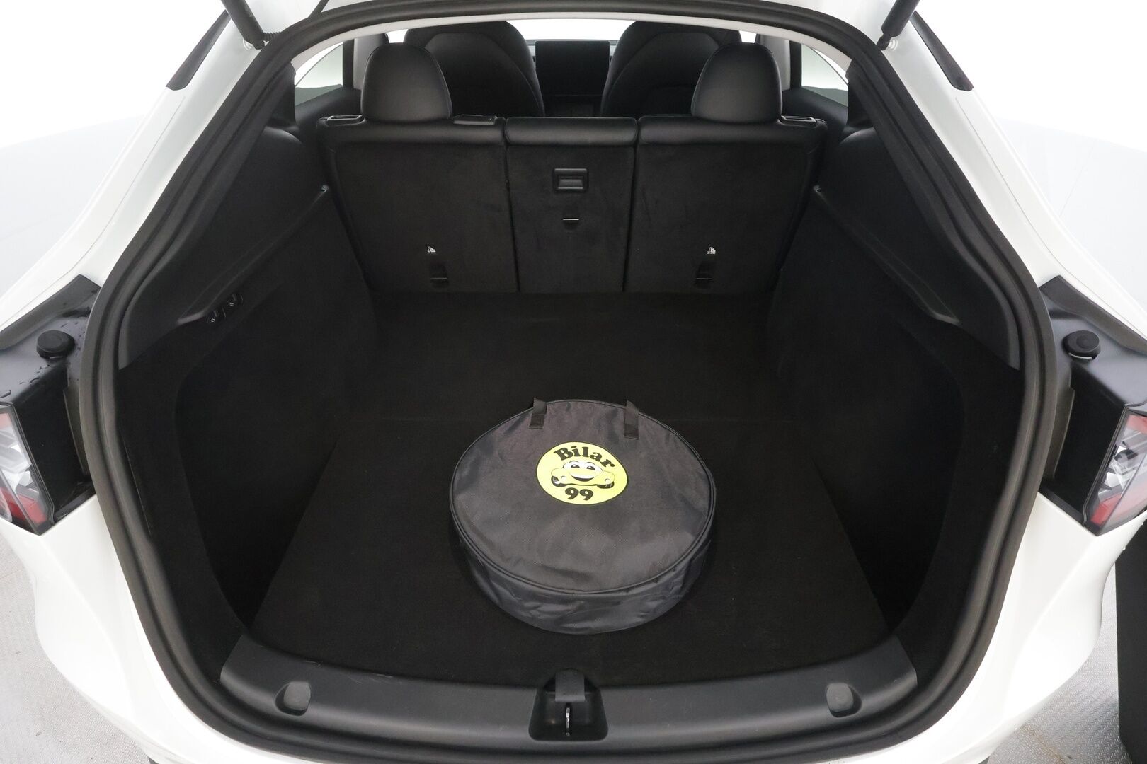 Tesla Model Y 2024 RWD - | ACC | Koukku | ALV | ILP | Ryzen | Matrix | Lasikatto | Premium Audio | Muistipenkki | Nahkasisusta | P.kamera | 1-om suomiauto | 2x renkaat aluin | 