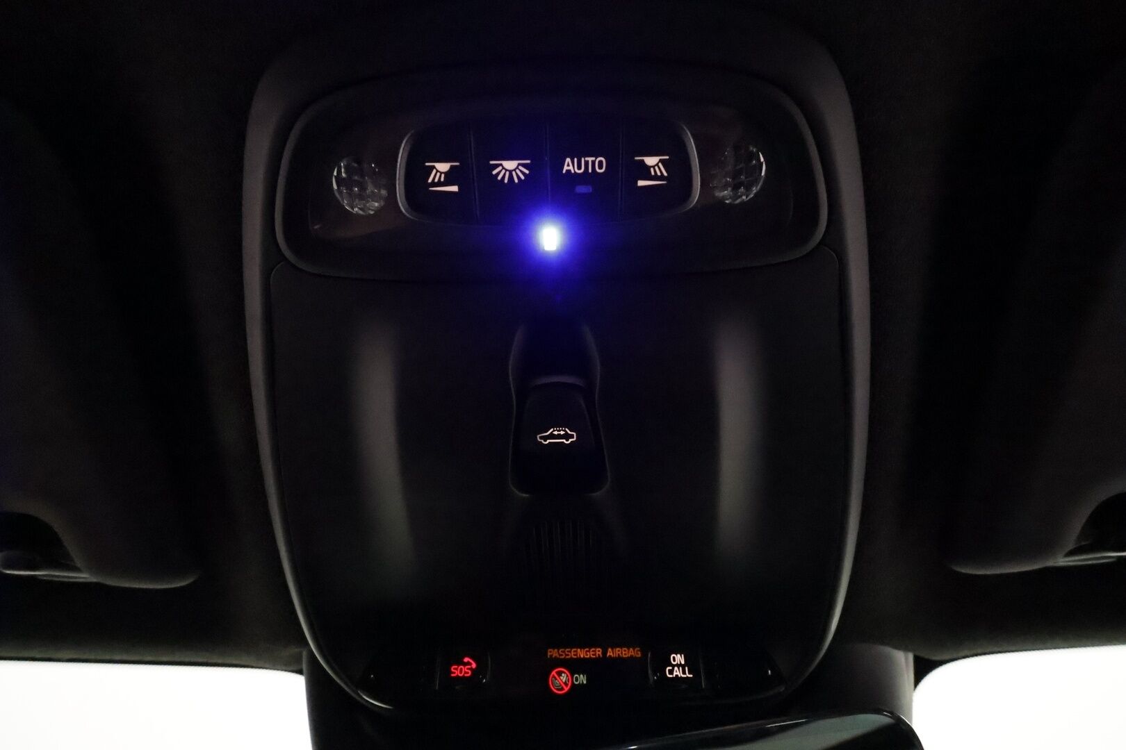 Volvo XC40 2022 T4 TwE R-Design Edition aut **Webasto / Koukku / Panorama / ACC / LED / P.Kamera / Sporttipenkit / Kaistavahti** - 3,99 % KORKOTARJOUS TÄHÄN AUTOON 21.9. ASTI! - 2x Latauskaapelit / Kahdet Renkaat / Merkkihuollettu!
