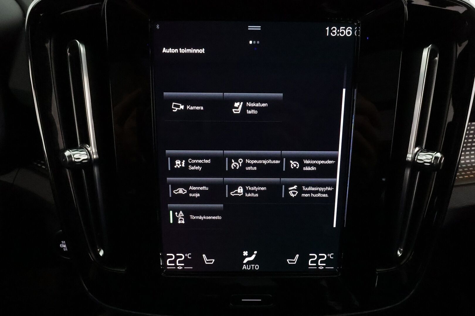 Volvo XC40 2022 T4 TwE R-Design Edition aut **Webasto / Koukku / Panorama / ACC / LED / P.Kamera / Sporttipenkit / Kaistavahti** - 3,99 % KORKOTARJOUS TÄHÄN AUTOON 21.9. ASTI! - 2x Latauskaapelit / Kahdet Renkaat / Merkkihuollettu!