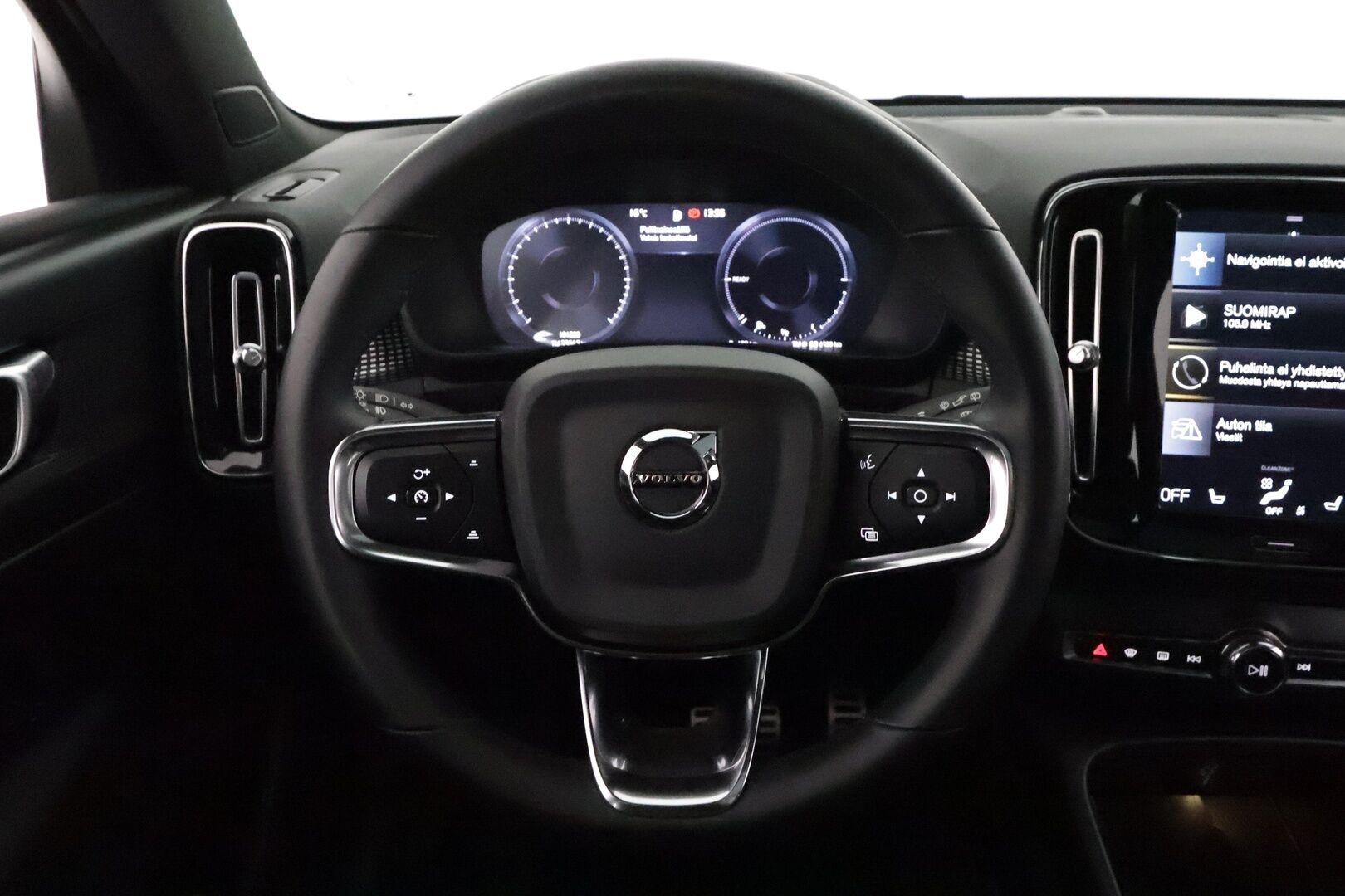 Volvo XC40 2022 T4 TwE R-Design Edition aut **Webasto / Koukku / Panorama / ACC / LED / P.Kamera / Sporttipenkit / Kaistavahti** - 3,99 % KORKOTARJOUS TÄHÄN AUTOON 21.9. ASTI! - 2x Latauskaapelit / Kahdet Renkaat / Merkkihuollettu!