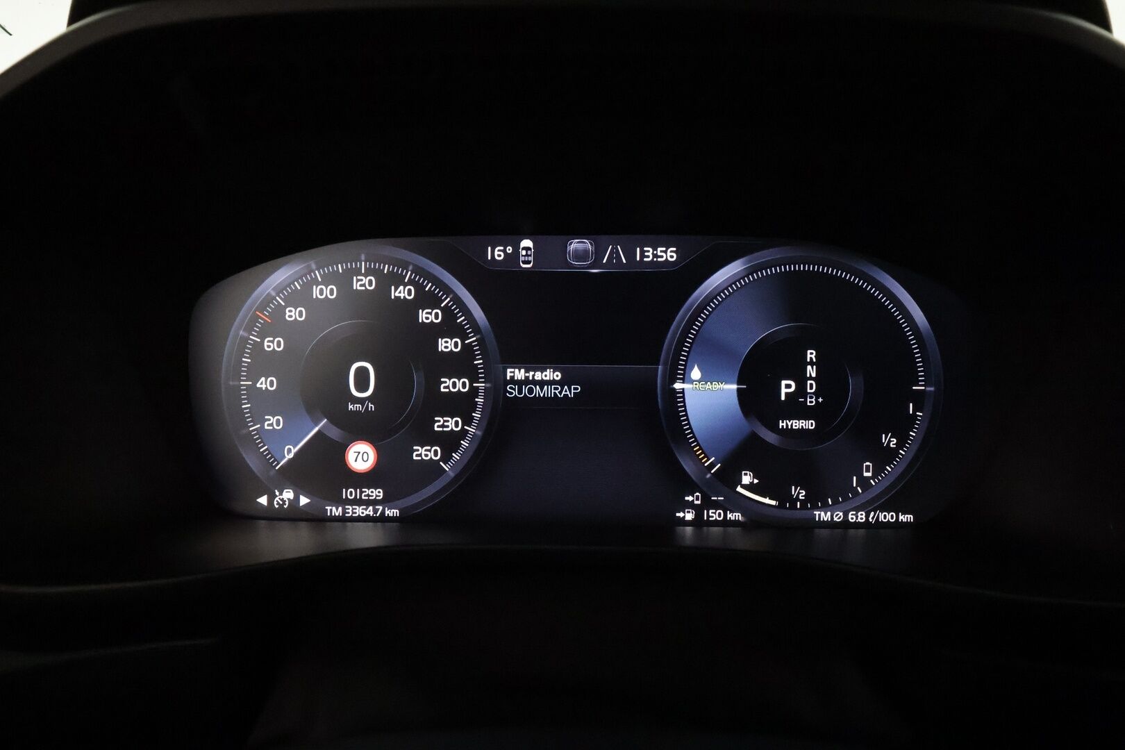 Volvo XC40 2022 T4 TwE R-Design Edition aut **Webasto / Koukku / Panorama / ACC / LED / P.Kamera / Sporttipenkit / Kaistavahti** - 3,99 % KORKOTARJOUS TÄHÄN AUTOON 28.9. ASTI! - Akku kuntotarkastettu / 2x Latauskaapelit / Kahdet Renkaat / Merkkihuollettu!
