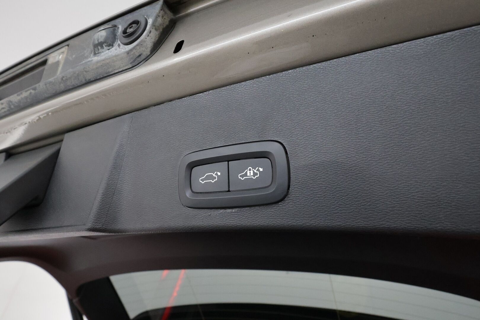 Volvo XC40 2022 T4 TwE R-Design Edition aut **Webasto / Koukku / Panorama / ACC / LED / P.Kamera / Sporttipenkit / Kaistavahti** - 3,99 % KORKOTARJOUS TÄHÄN AUTOON 28.9. ASTI! - Akku kuntotarkastettu / 2x Latauskaapelit / Kahdet Renkaat / Merkkihuollettu!