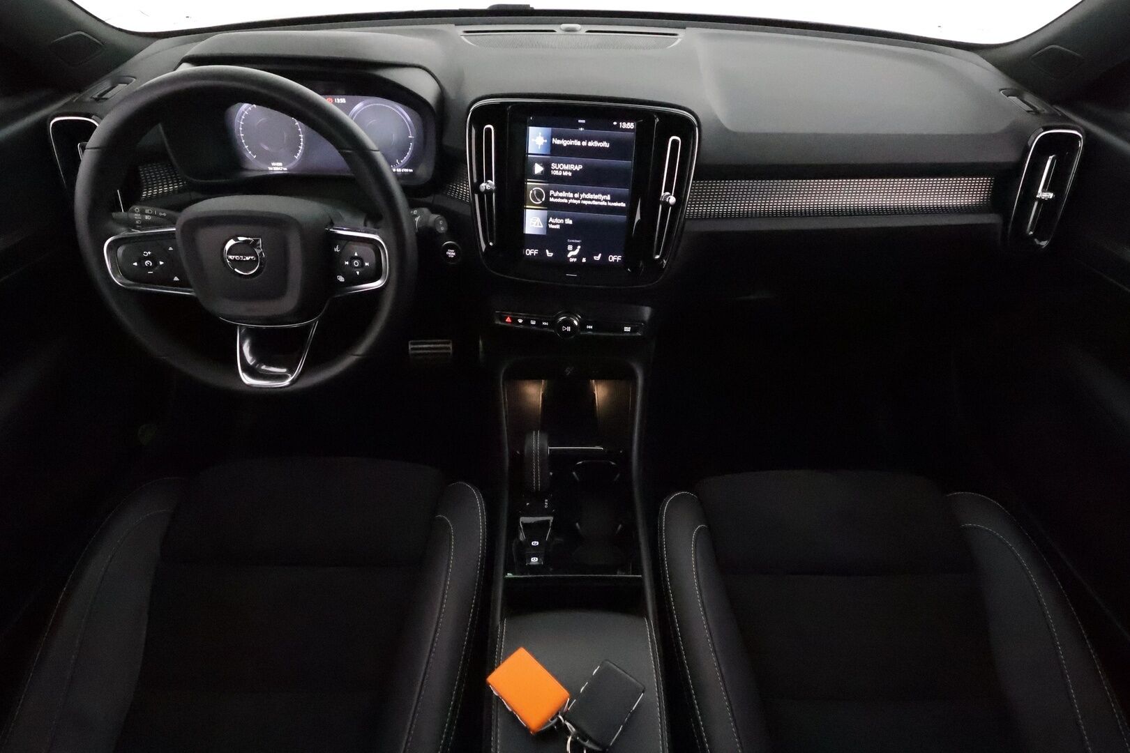 Volvo XC40 2022 T4 TwE R-Design Edition aut **Webasto / Koukku / Panorama / ACC / LED / P.Kamera / Sporttipenkit / Kaistavahti** - 3,99 % KORKOTARJOUS TÄHÄN AUTOON 28.9. ASTI! - Akku kuntotarkastettu / 2x Latauskaapelit / Kahdet Renkaat / Merkkihuollettu!