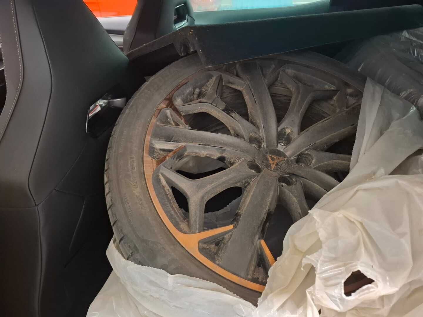 Cupra Formentor 2021 VZ 1.4 PHEV 180 kW e-HYBRID DSG - Kahdet renkaat / Myydään juuri huollettuna / SUPER VARUSTEET! - HULLU BLACKWEEK KORKOTARJOUS 2,49%