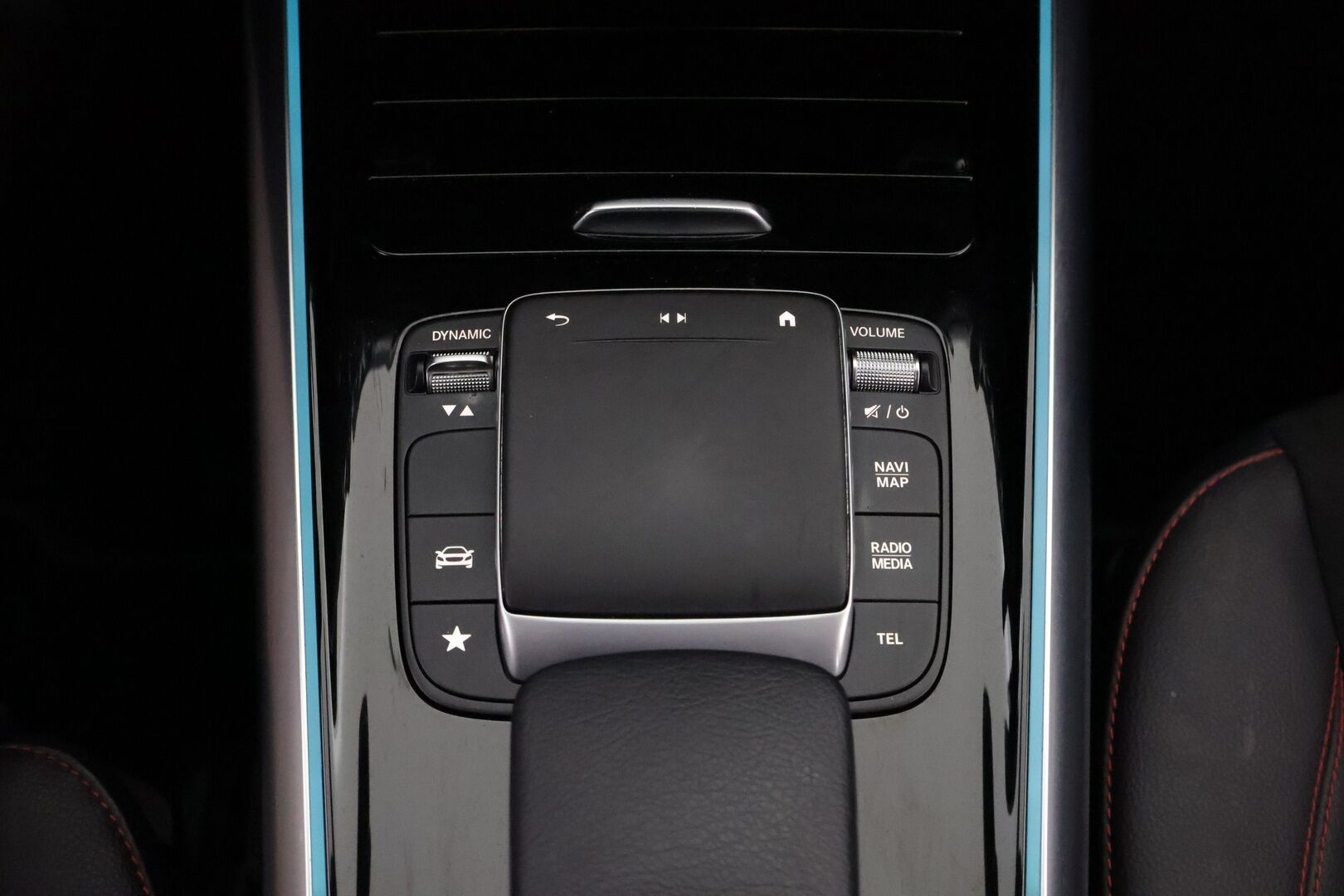 Mercedes-Benz EQA 2022 250 Business AMG - Vetokoukku | Peruutuskamera | Nahka-Alcantara | LED High Performance | Night Paketti | Comand Navi | Kahdet Vanteet | Merkkihuollot | Akku kuntotarkastettu!