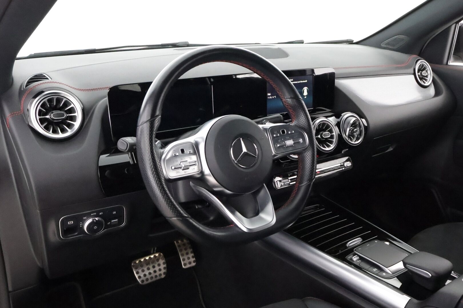 Mercedes-Benz EQA 2022 250 Business AMG * Vetokoukku / Peruutuskamera / Nahka-Alcantara / LED High Performance / Merkkihuollot - Night Paketti / Comand Navi / Kahdet Vanteet / Akku kuntotarkastettu! - HULLUT AVAJAISHULINAT KORKOTARJOUS 3,29 %