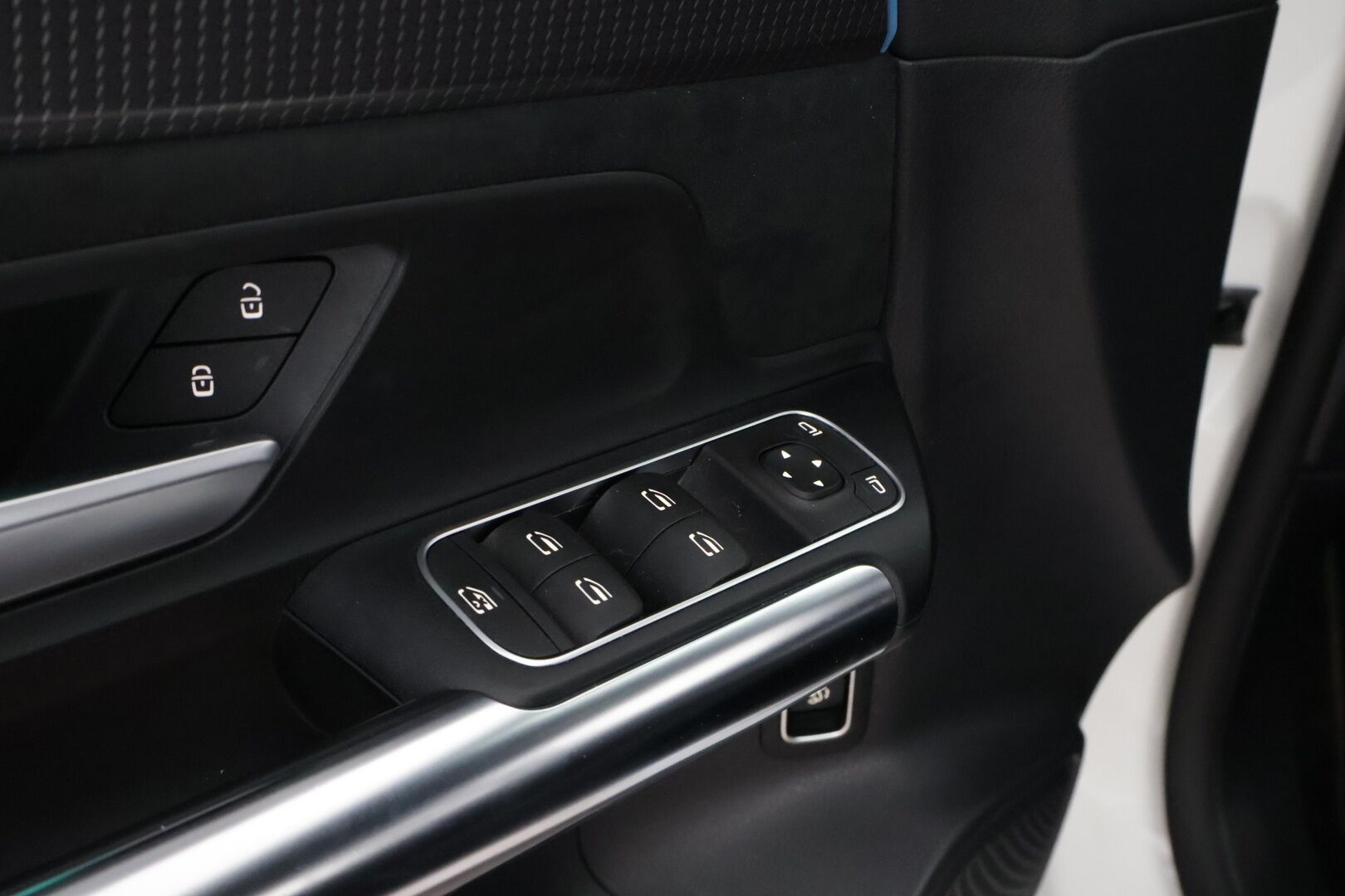 Mercedes-Benz EQA 2022 250 Business AMG * Vetokoukku / Peruutuskamera / Nahka-Alcantara / LED High Performance / Merkkihuollot - Night Paketti / Comand Navi / Juuri tullut Tampereelle!