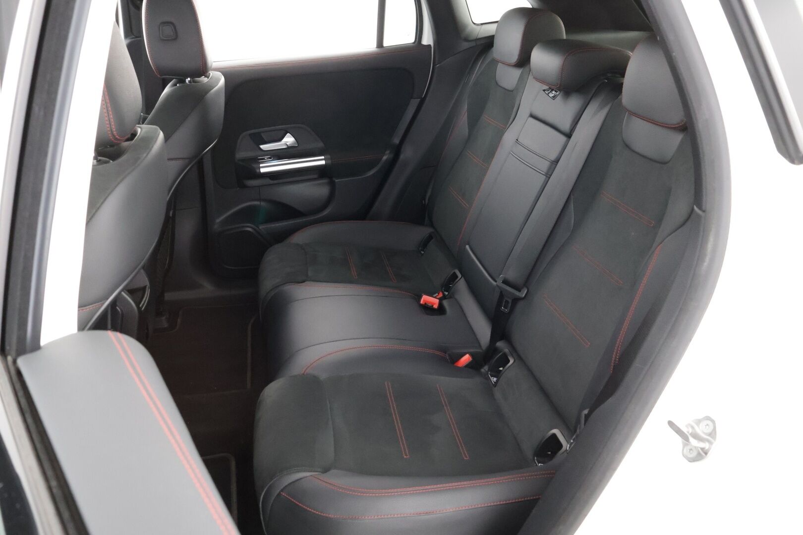 Mercedes-Benz EQA 2022 250 Business AMG * Vetokoukku / Peruutuskamera / Nahka-Alcantara / LED High Performance / Merkkihuollot - Night Paketti / Comand Navi / Juuri tullut Tampereelle!