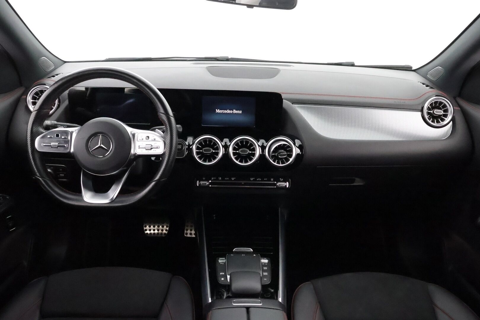 Mercedes-Benz EQA 2022 250 Business AMG - Vetokoukku | Peruutuskamera | Nahka-Alcantara | LED High Performance | Night Paketti | Comand Navi | Kahdet Vanteet | Merkkihuollot | Akku kuntotarkastettu!