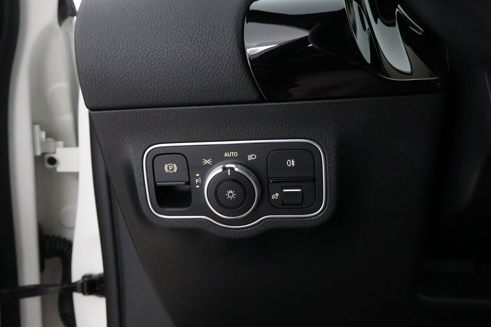 Mercedes-Benz EQA 2022 250 Business AMG - Vetokoukku | Peruutuskamera | Nahka-Alcantara | LED High Performance | Night Paketti | Comand Navi | Kahdet Vanteet | Merkkihuollot | Akku kuntotarkastettu!