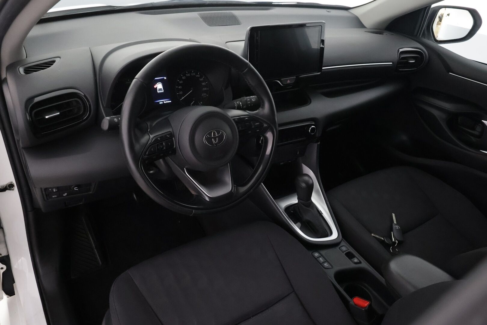 Toyota Yaris 2024 1,5 Hybrid 116 Active - | ACC | P.Kamera | Kaistavahti | Apple&Android | PDA | Kaukovaloautomatiikka | Ratinlämmitys | 1-om suomi-auto | Kahdet renkaat | Merkkihuollot |
