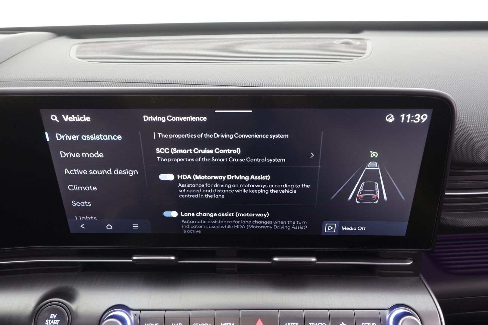 Hyundai KONA 2024 65 kWh 217 hv Premium - | ACC | ILP | Koukku | Bose | HUD | 360° | Ilmastoidut nahat | Lasikattoluukku | Muistipenkki | LED | Navi | Keyless | Ratinlämmitin | 2x Renkaat | Merkkihuollettu |