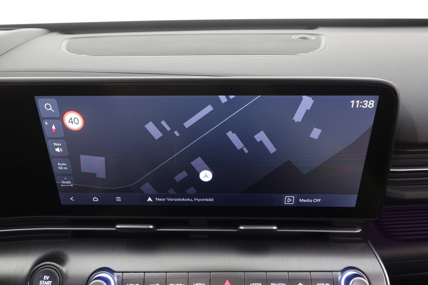 Hyundai KONA 2024 65 kWh 217 hv Premium - | ACC | ILP | Koukku | Bose | HUD | 360° | Ilmastoidut nahat | Lasikattoluukku | Muistipenkki | LED | Navi | Keyless | Ratinlämmitin | 2x Renkaat | Merkkihuollettu |