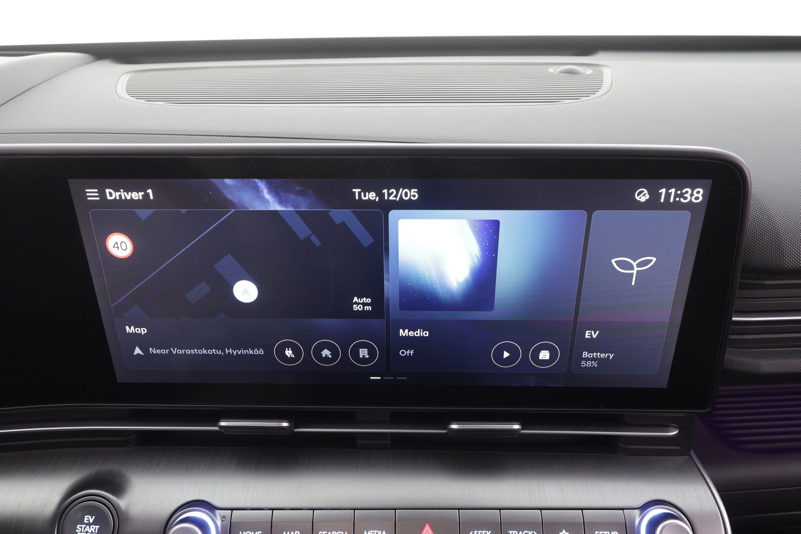 Hyundai KONA 2024 65 kWh 217 hv Premium - | ACC | ILP | Koukku | Bose | HUD | 360° | Ilmastoidut nahat | Lasikattoluukku | Muistipenkki | LED | Navi | Keyless | Ratinlämmitin | 2x Renkaat | Merkkihuollettu |