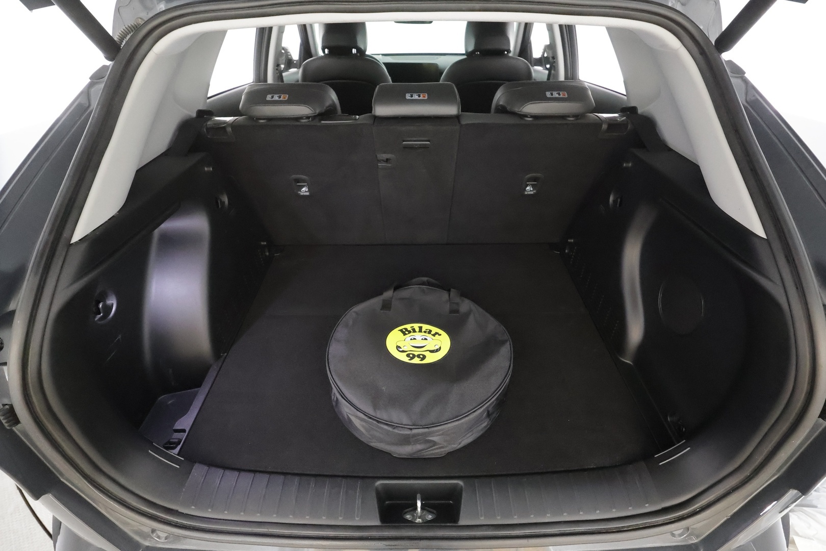 Hyundai KONA 2024 65 kWh 217 hv Premium - | ACC | ILP | Koukku | Bose | HUD | 360° | Ilmastoidut nahat | Lasikattoluukku | Muistipenkki | LED | Navi | Keyless | Ratinlämmitin | 2x Renkaat | Merkkihuollettu |