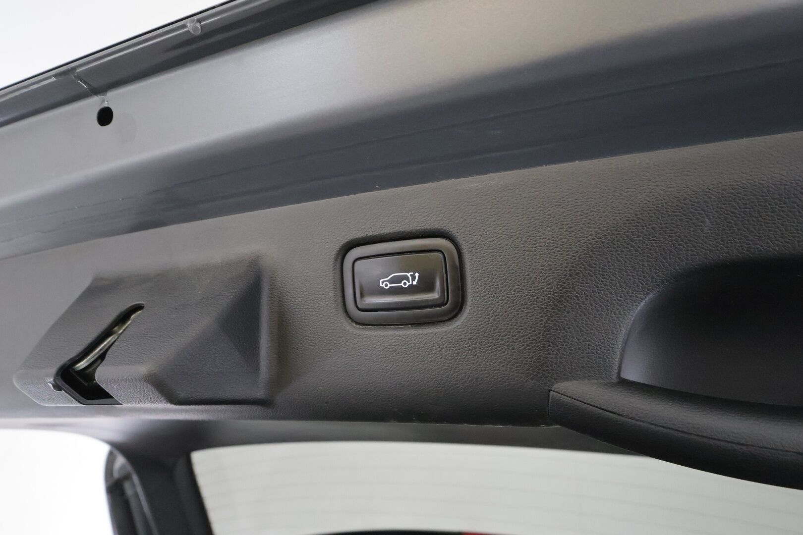 Hyundai KONA 2024 65 kWh 217 hv Premium - | ACC | ILP | Koukku | Bose | HUD | 360° | Ilmastoidut nahat | Lasikattoluukku | Muistipenkki | LED | Navi | Keyless | Ratinlämmitin | 2x Renkaat | Merkkihuollettu |