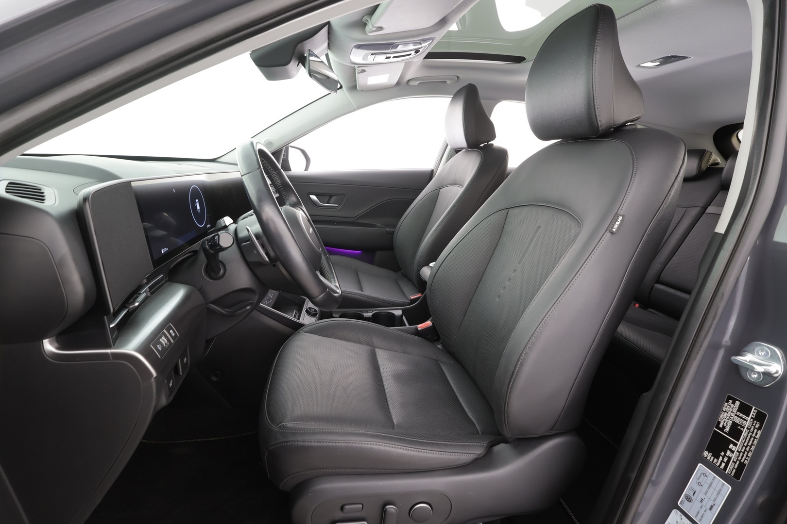 Hyundai KONA 2024 65 kWh 217 hv Premium - | ACC | ILP | Koukku | Bose | HUD | 360° | Ilmastoidut nahat | Lasikattoluukku | Muistipenkki | LED | Navi | Keyless | Ratinlämmitin | 2x Renkaat | Merkkihuollettu |
