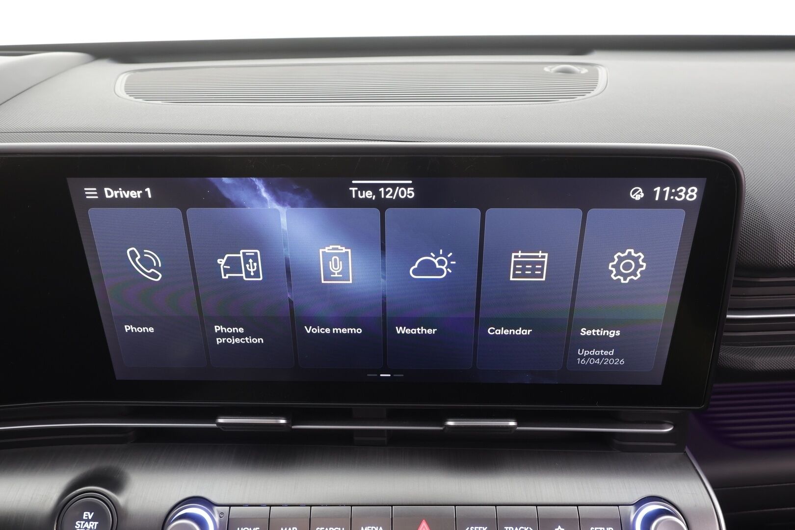 Hyundai KONA 2024 65 kWh 217 hv Premium - | ACC | ILP | Koukku | Bose | HUD | 360° | Ilmastoidut nahat | Lasikattoluukku | Muistipenkki | LED | Navi | Keyless | Ratinlämmitin | 2x Renkaat | Merkkihuollettu |