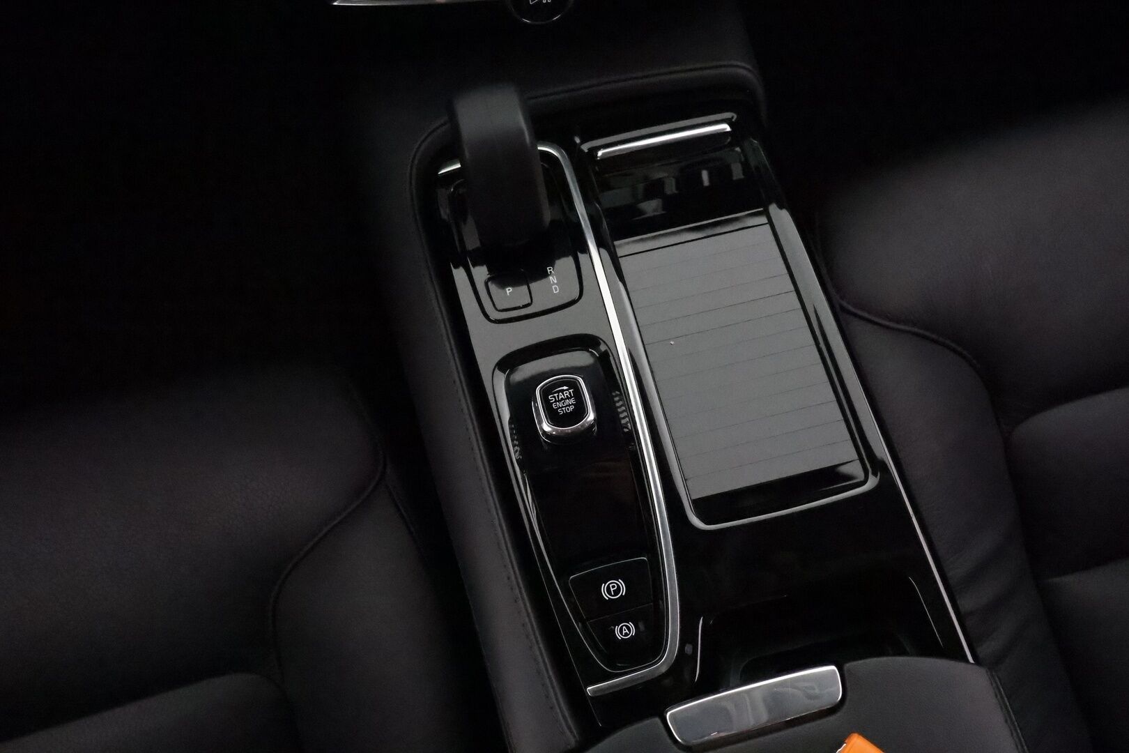 Volvo V60 2023 T6 AWD Long Range Core Bright aut * Lisälämmitin / Adapt.Vakkari / Full LED / Vetokoukku / Nahkasisusta / Navi / 360-Kamera - Akku kuntotarkastettu SoH 97,2% / 2x Latauskaapelit / Kahdet Renkaat