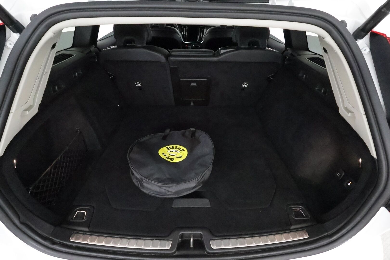 Volvo V60 2023 T6 AWD Long Range Core Bright aut * Lisälämmitin / Adapt.Vakkari / Full LED / Vetokoukku / Nahkasisusta / Navi / 360-Kamera - Akku kuntotarkastettu SoH 97,2% / 2x Latauskaapelit / Kahdet Renkaat