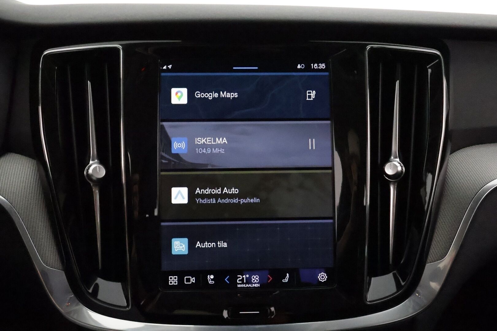 Volvo V60 2023 T6 AWD Long Range Core Bright aut * Lisälämmitin / Adapt.Vakkari / Full LED / Vetokoukku / Nahkasisusta / Navi / 360-Kamera - Akku kuntotarkastettu SoH 97,2% / 2x Latauskaapelit / Kahdet Renkaat