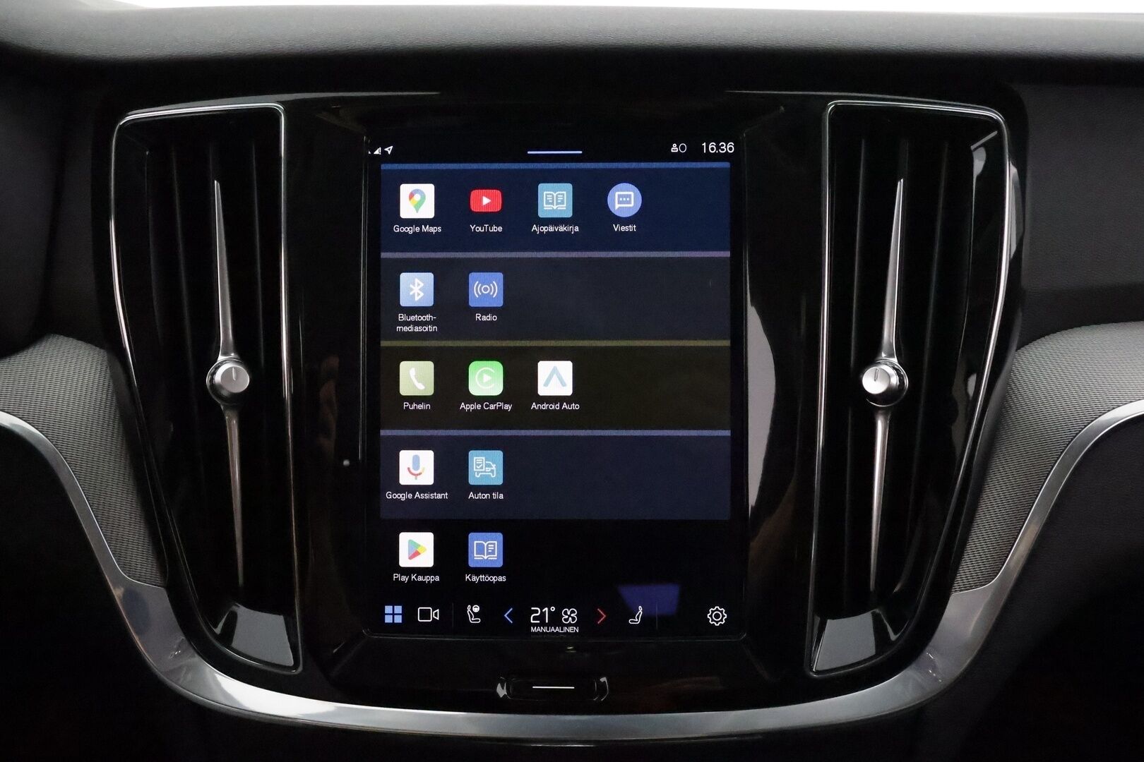 Volvo V60 2023 T6 AWD Long Range Core Bright aut * Lisälämmitin / Adapt.Vakkari / Full LED / Vetokoukku / Nahkasisusta / Navi / 360-Kamera - Akku kuntotarkastettu SoH 97,2% / 2x Latauskaapelit / Kahdet Renkaat