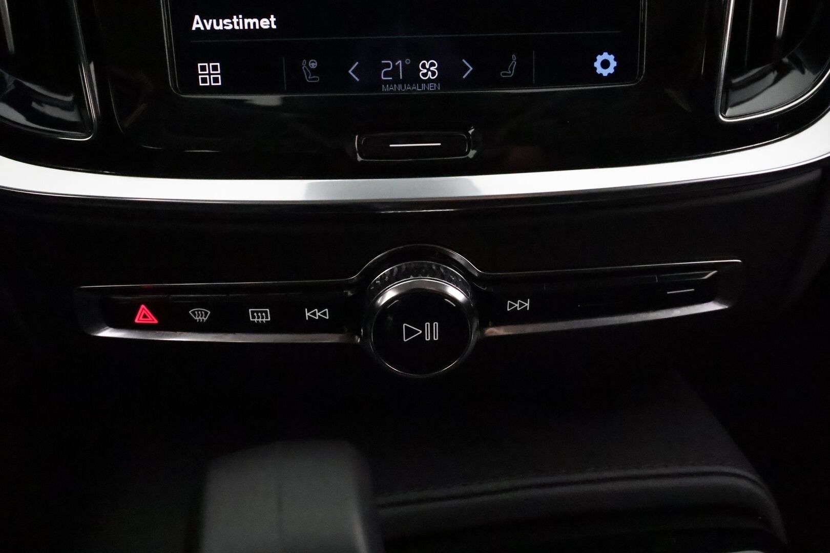 Volvo V60 2023 T6 AWD Long Range Core Bright aut * Lisälämmitin / Adapt.Vakkari / Full LED / Vetokoukku / Nahkasisusta / Navi / 360-Kamera - Akku kuntotarkastettu SoH 97,2% / 2x Latauskaapelit / Kahdet Renkaat