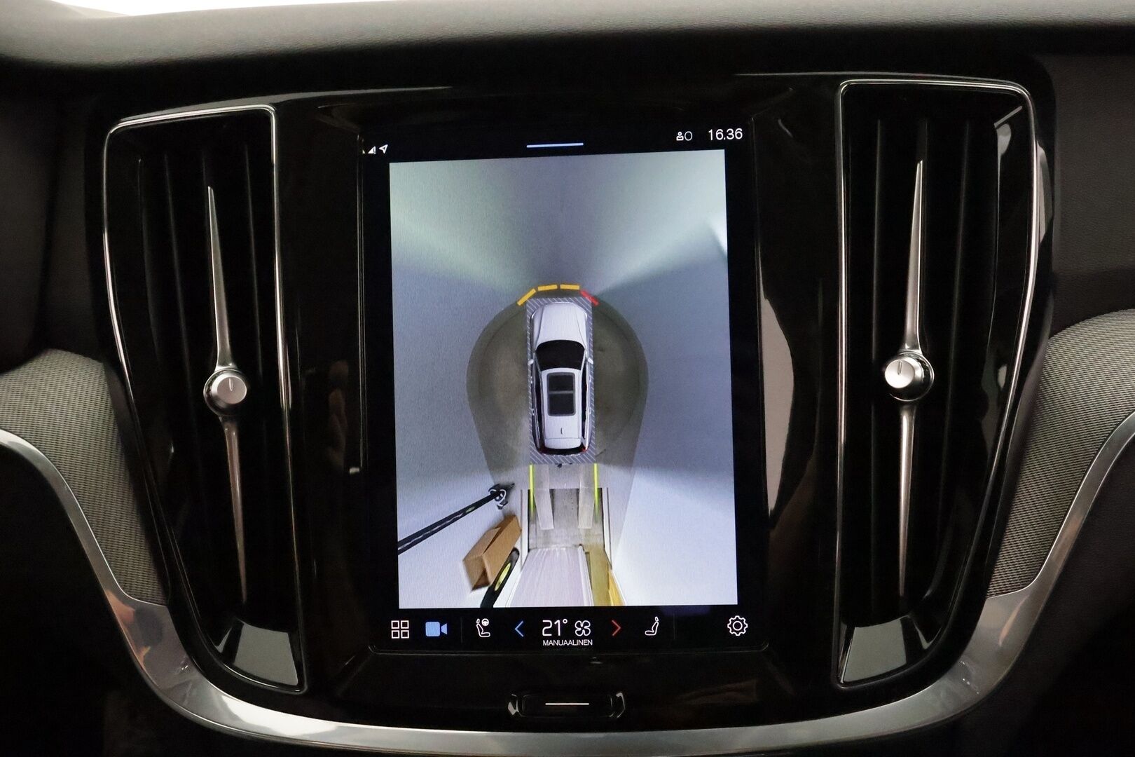 Volvo V60 2023 T6 AWD Long Range Core Bright aut * Lisälämmitin / Adapt.Vakkari / Full LED / Vetokoukku / Nahkasisusta / Navi / 360-Kamera - Akku kuntotarkastettu SoH 97,2% / 2x Latauskaapelit / Kahdet Renkaat