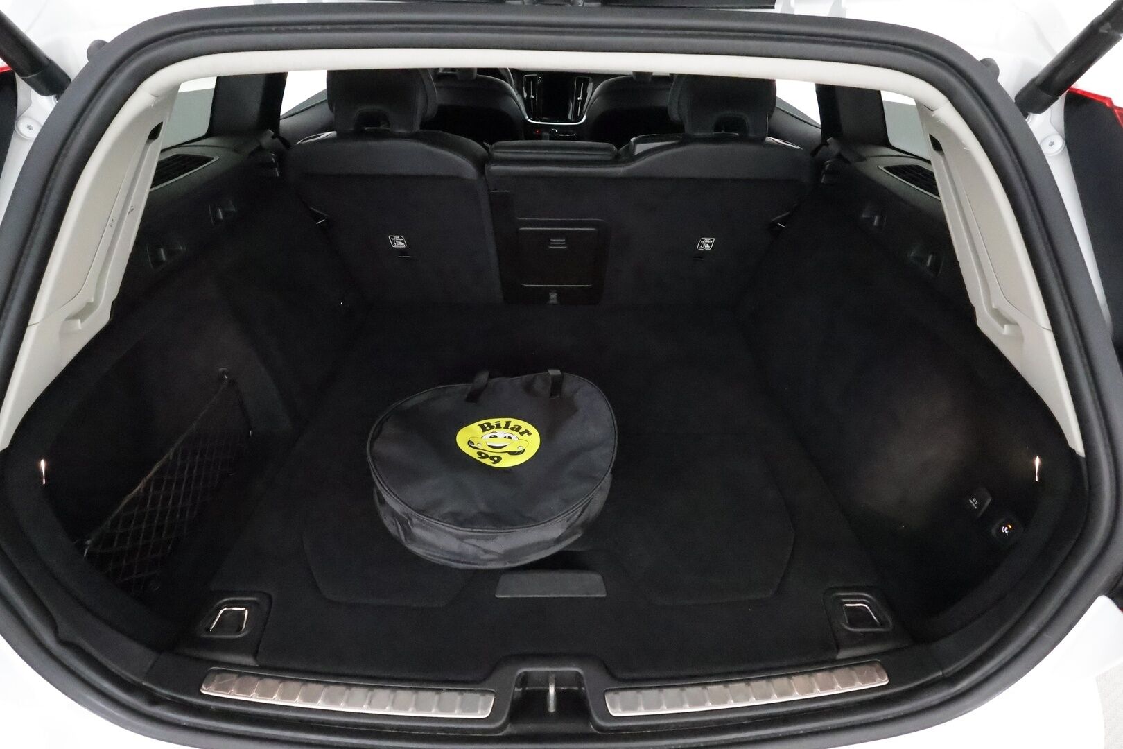 Volvo V60 2023 T6 AWD Long Range Core Bright aut * Lisälämmitin / Adapt.Vakkari / Full LED / Vetokoukku / Nahkasisusta / Navi / 360-Kamera - 3,99 % KORKOTARJOUS TÄHÄN AUTOON 28.9. ASTI! - Akku kuntotarkastettu SoH 97,2% / 2x Latauskaapelit / Kahdet Renkaat