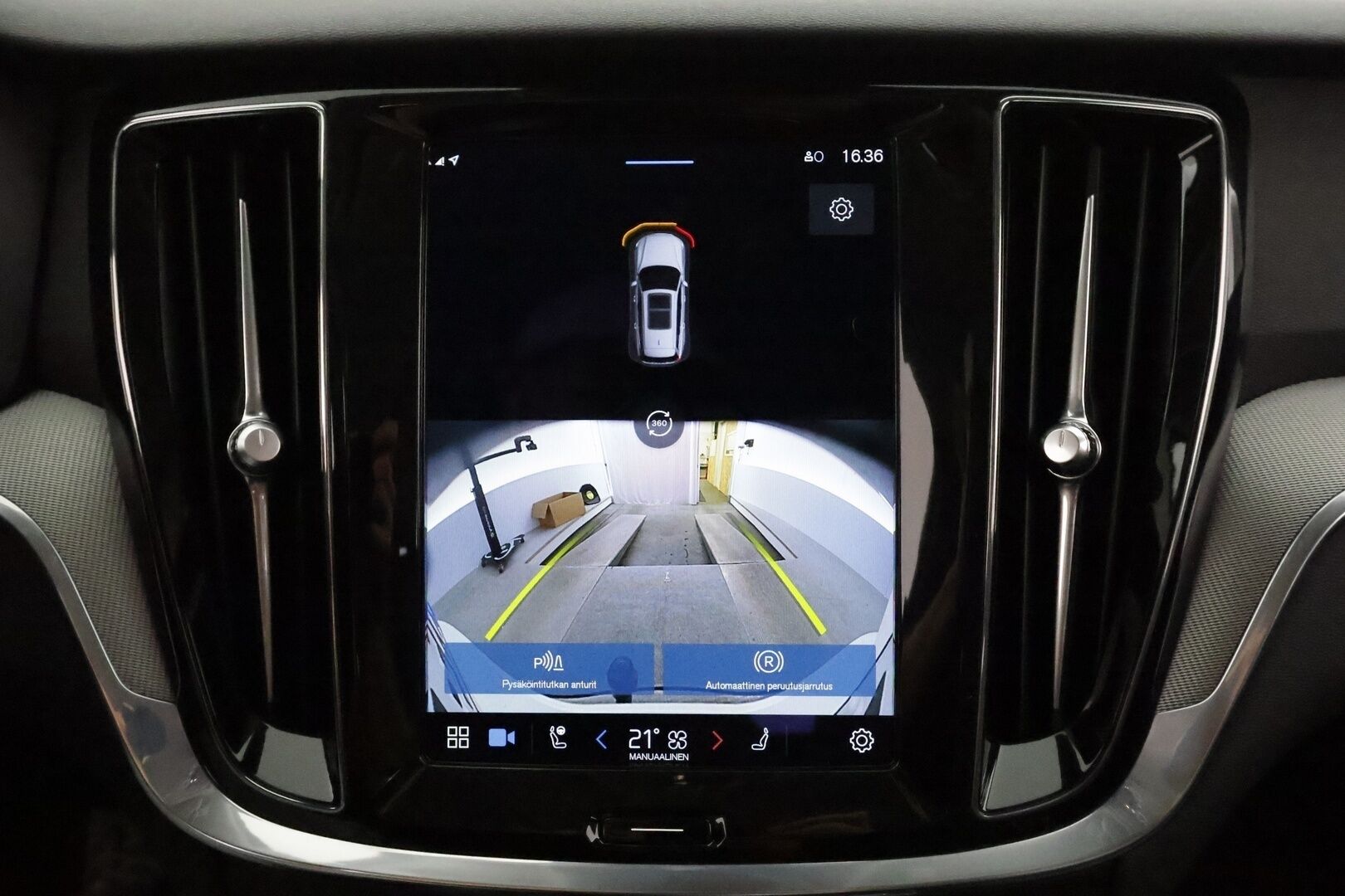 Volvo V60 2023 T6 AWD Long Range Core Bright aut * Lisälämmitin / Adapt.Vakkari / Full LED / Vetokoukku / Nahkasisusta / Navi / 360-Kamera - Akku kuntotarkastettu SoH 97,2% / 2x Latauskaapelit / Kahdet Renkaat