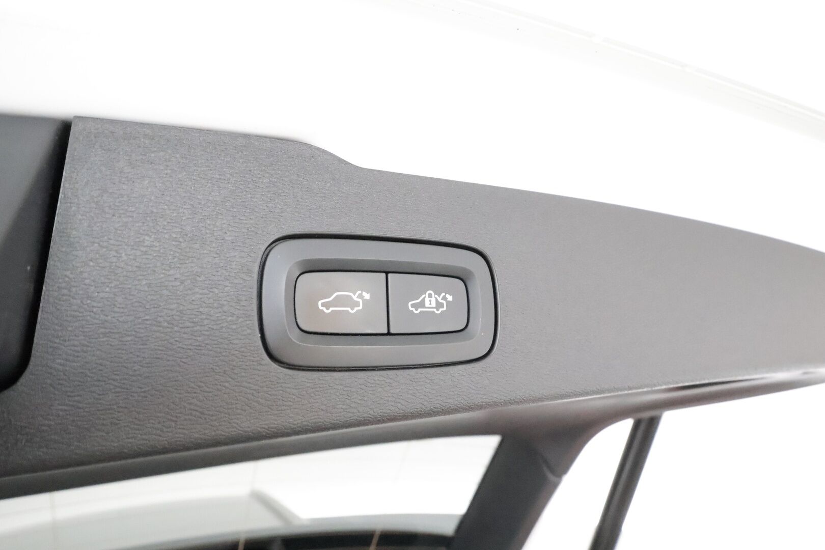 Volvo V60 2023 T6 AWD Long Range Core Bright aut * Lisälämmitin / Adapt.Vakkari / Full LED / Vetokoukku / Nahkasisusta / Navi / 360-Kamera - 3,99 % KORKOTARJOUS TÄHÄN AUTOON 28.9. ASTI! - Akku kuntotarkastettu SoH 97,2% / 2x Latauskaapelit / Kahdet Renkaat