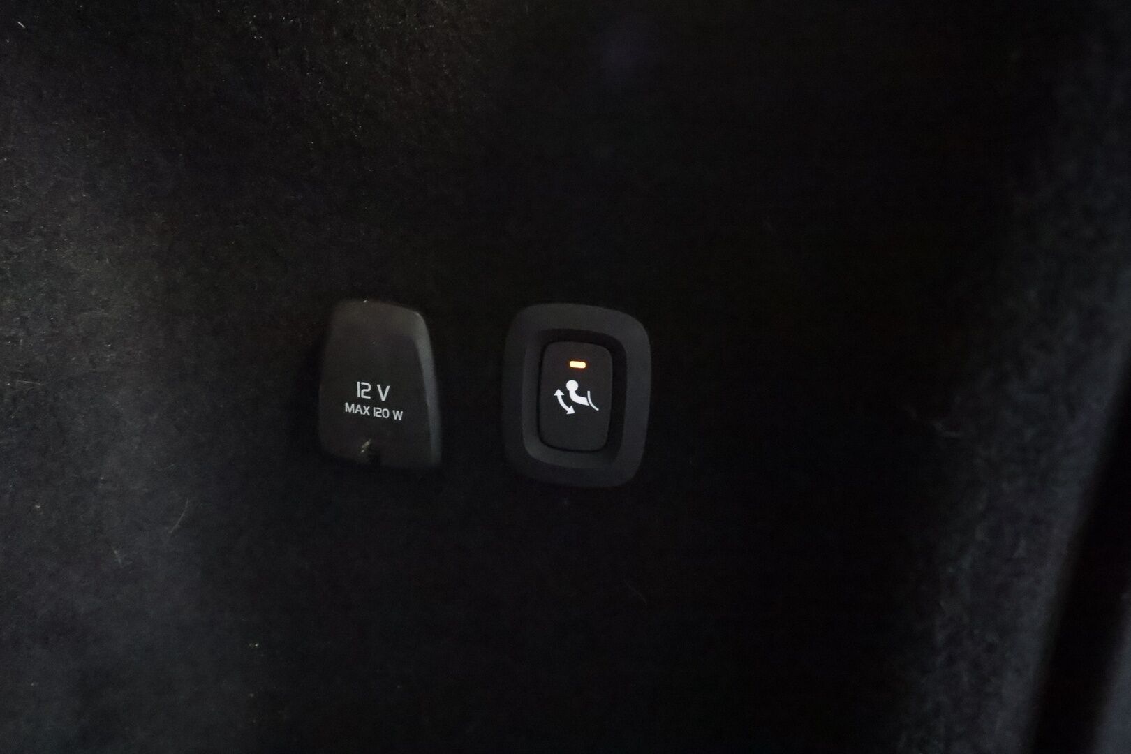 Volvo V60 2023 T6 AWD Long Range Core Bright aut * Lisälämmitin / Adapt.Vakkari / Full LED / Vetokoukku / Nahkasisusta / Navi / 360-Kamera - Akku kuntotarkastettu SoH 97,2% / 2x Latauskaapelit / Kahdet Renkaat