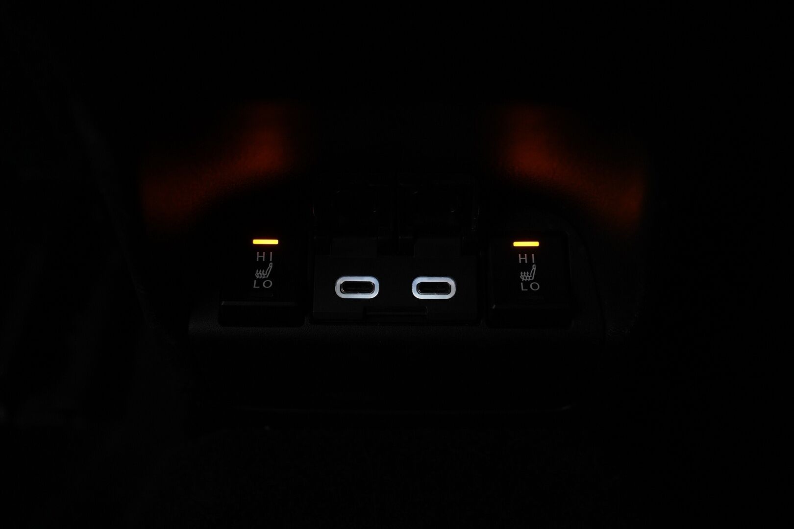 Lexus UX 2022 300e Premium *ACC / Kamera / Ilmastoidut nahat / Keyless* - Kahdet renkaat vanteilla