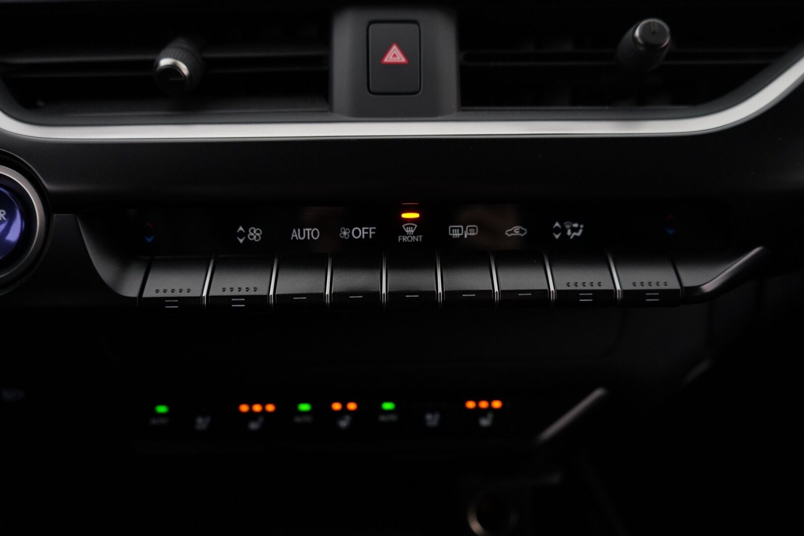 Lexus UX 2022 300e Premium *ACC / Kamera / Ilmastoidut nahat / Keyless* - Kahdet renkaat vanteilla