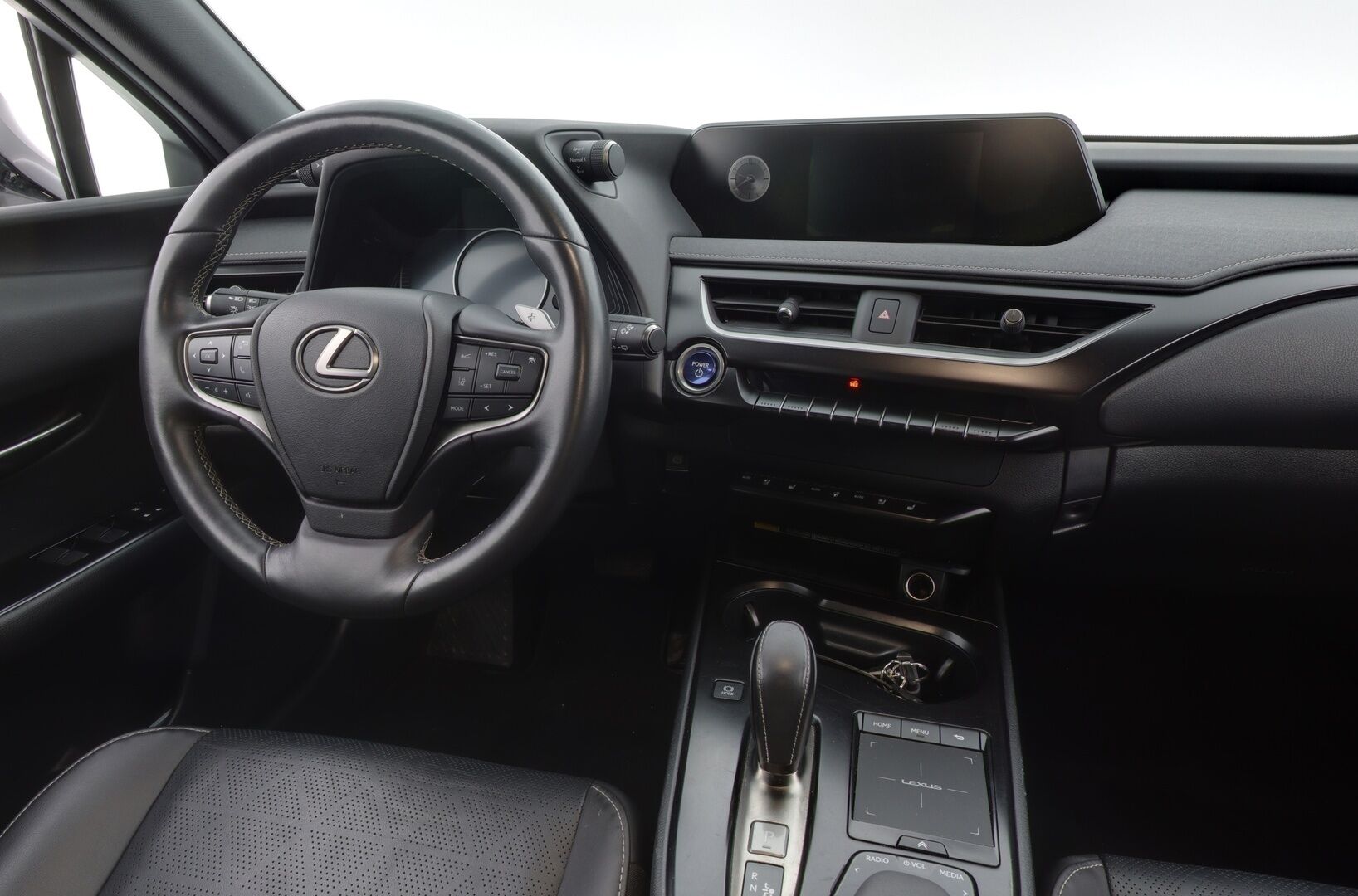 Lexus UX 2022 300e Premium *ACC / Kamera / Ilmastoidut nahat / Keyless* - Kahdet renkaat vanteilla