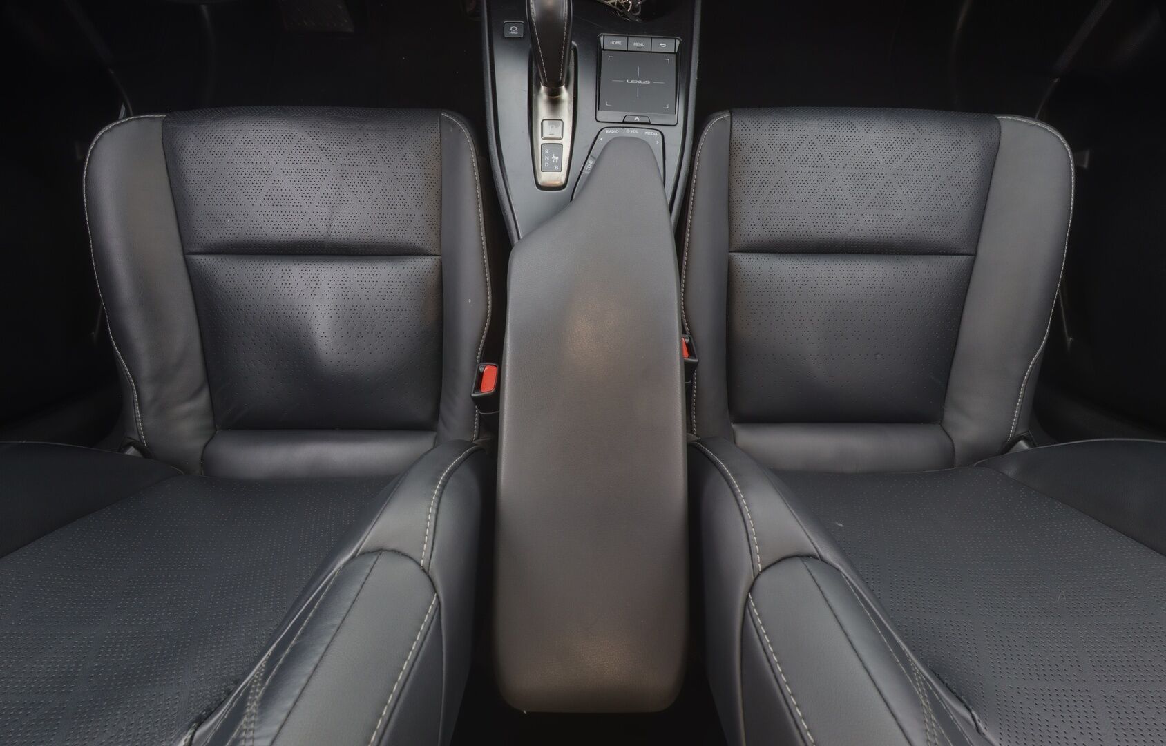 Lexus UX 2022 300e Premium *ACC / Kamera / Ilmastoidut nahat / Keyless* - Kahdet renkaat vanteilla