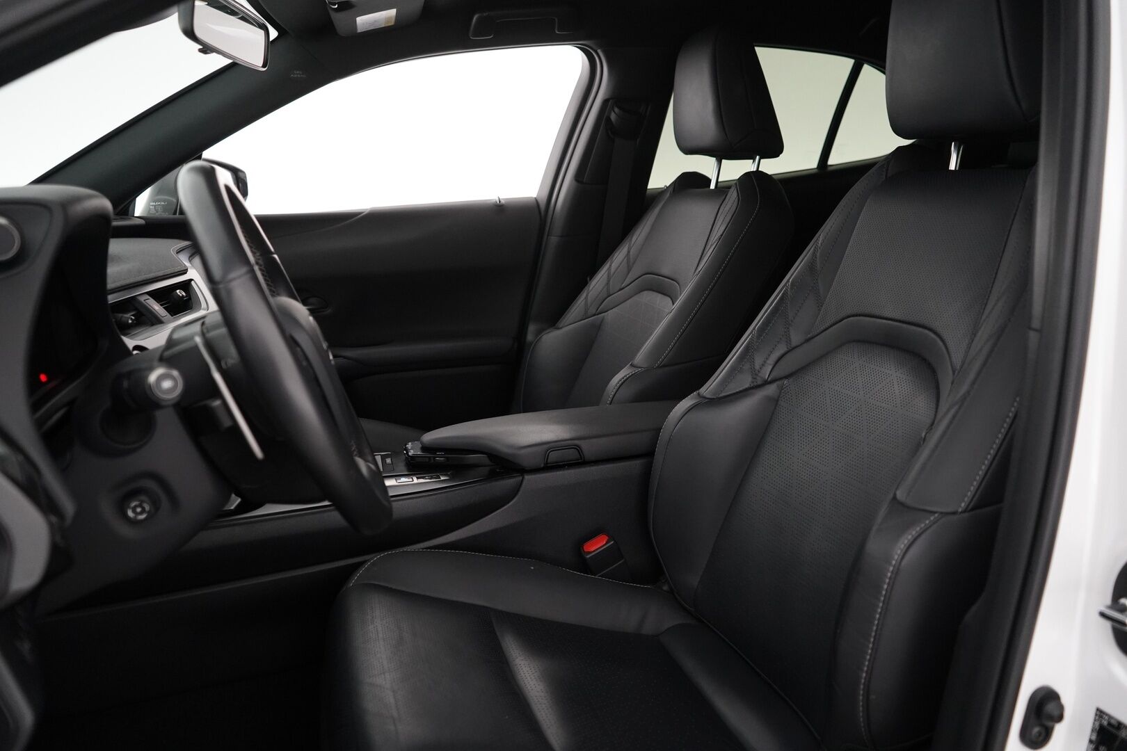 Lexus UX 2022 300e Premium *ACC / Kamera / Ilmastoidut nahat / Keyless* - Kahdet renkaat vanteilla