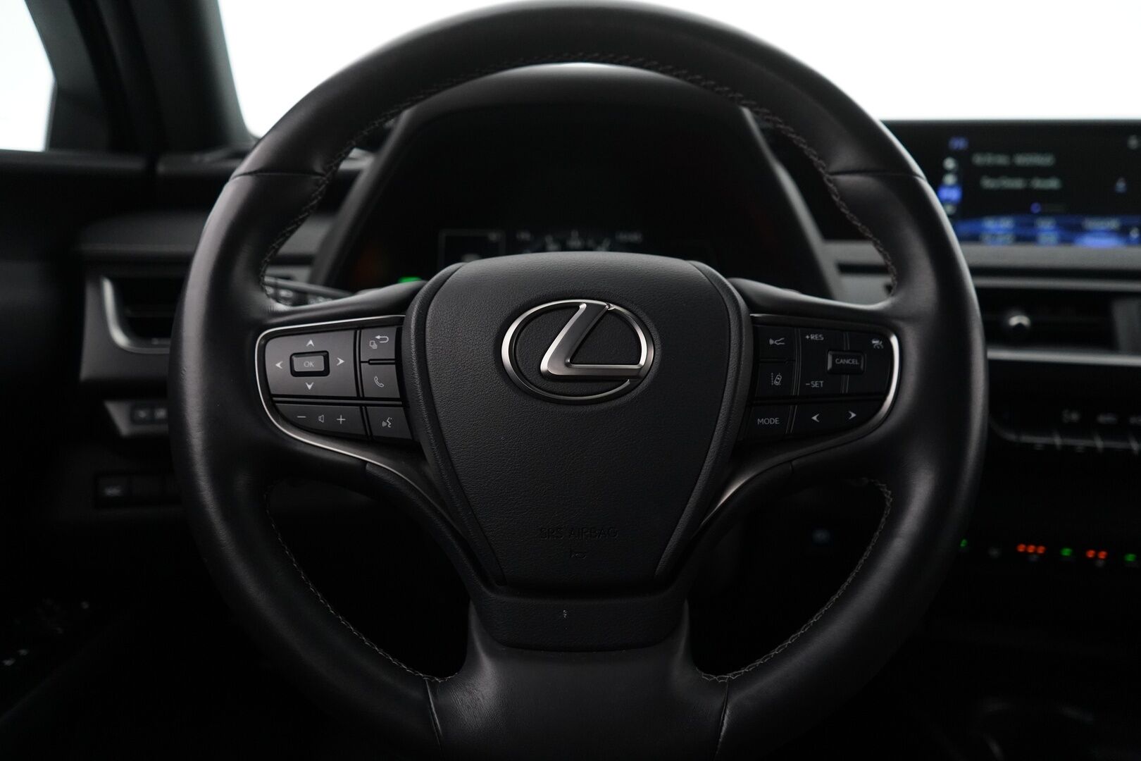 Lexus UX 2022 300e Premium *ACC / Kamera / Ilmastoidut nahat / Keyless* - Kahdet renkaat vanteilla