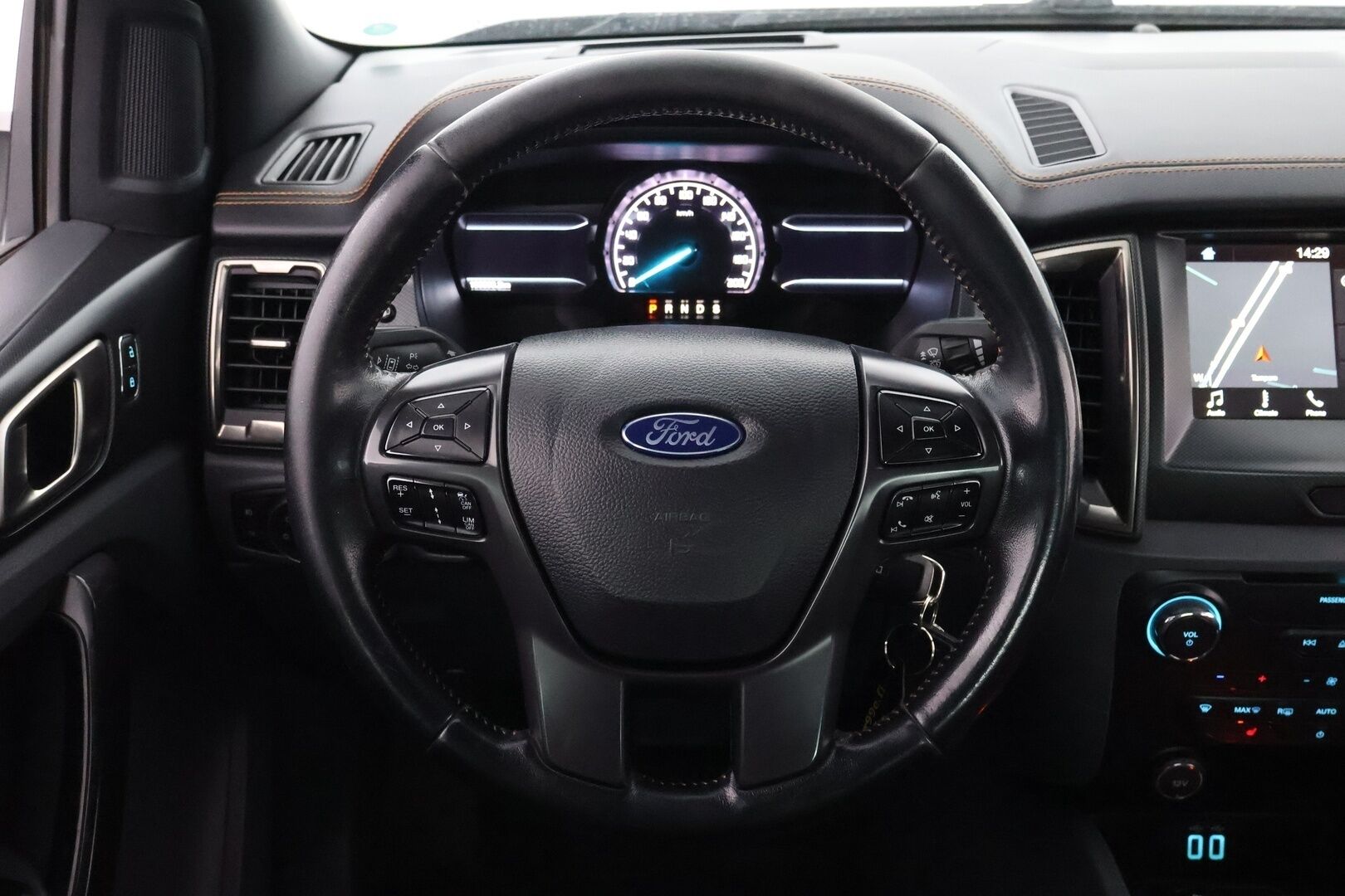 Ford Ranger 2017 Double Cab 3,2TDCi 200 hv A6 Wildtrak 4x4 - Webasto / Adapt.Vakkari / Peruutuskamera / Vetokoukku / Puolinahkasisusta / Lämpölasi / Kahdet hyvät renkaat!
