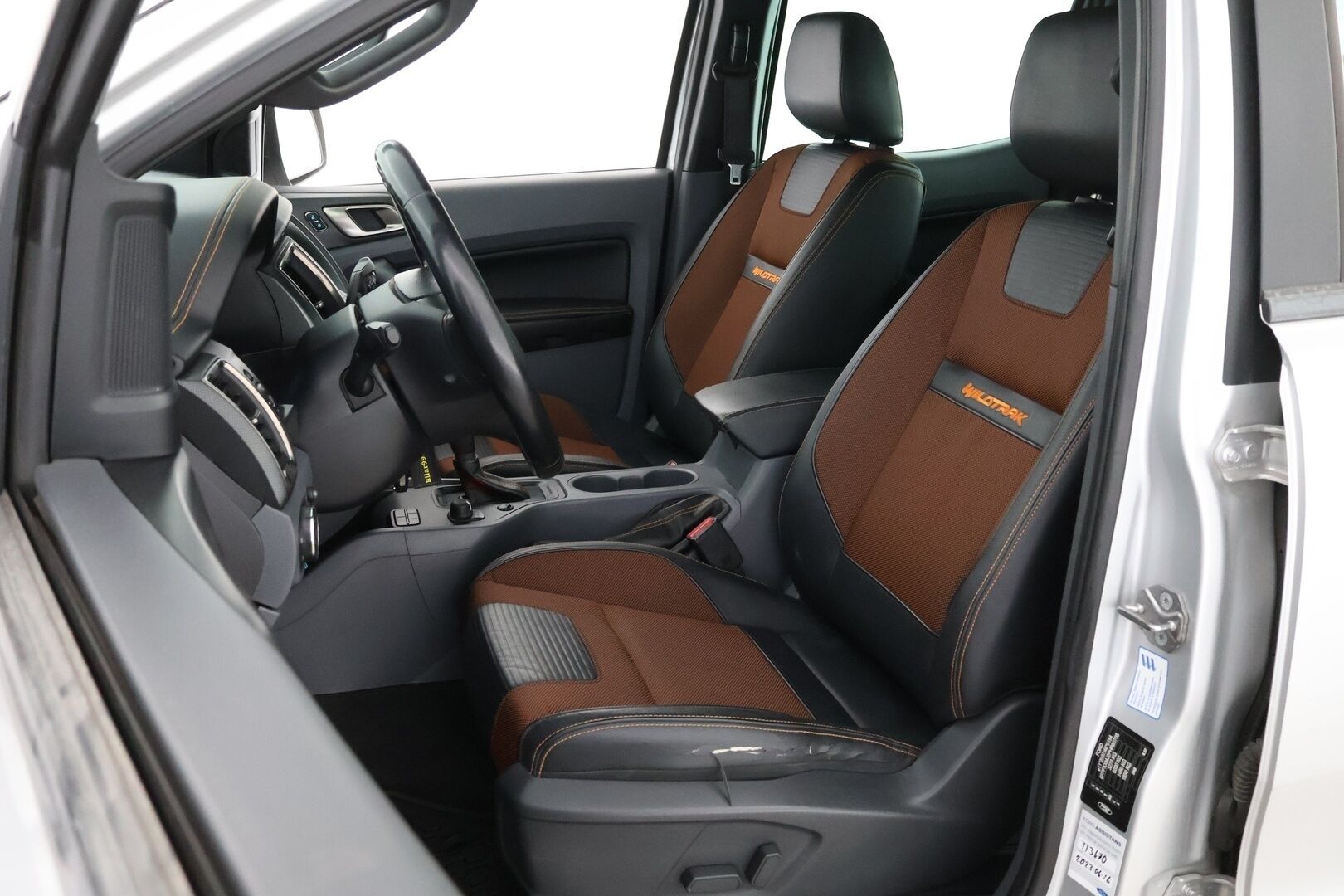 Ford Ranger 2017 Double Cab 3,2TDCi 200 hv A6 Wildtrak 4x4 - Webasto / Adapt.Vakkari / Peruutuskamera / Vetokoukku / Puolinahkasisusta / Lämpölasi / Kahdet hyvät renkaat!