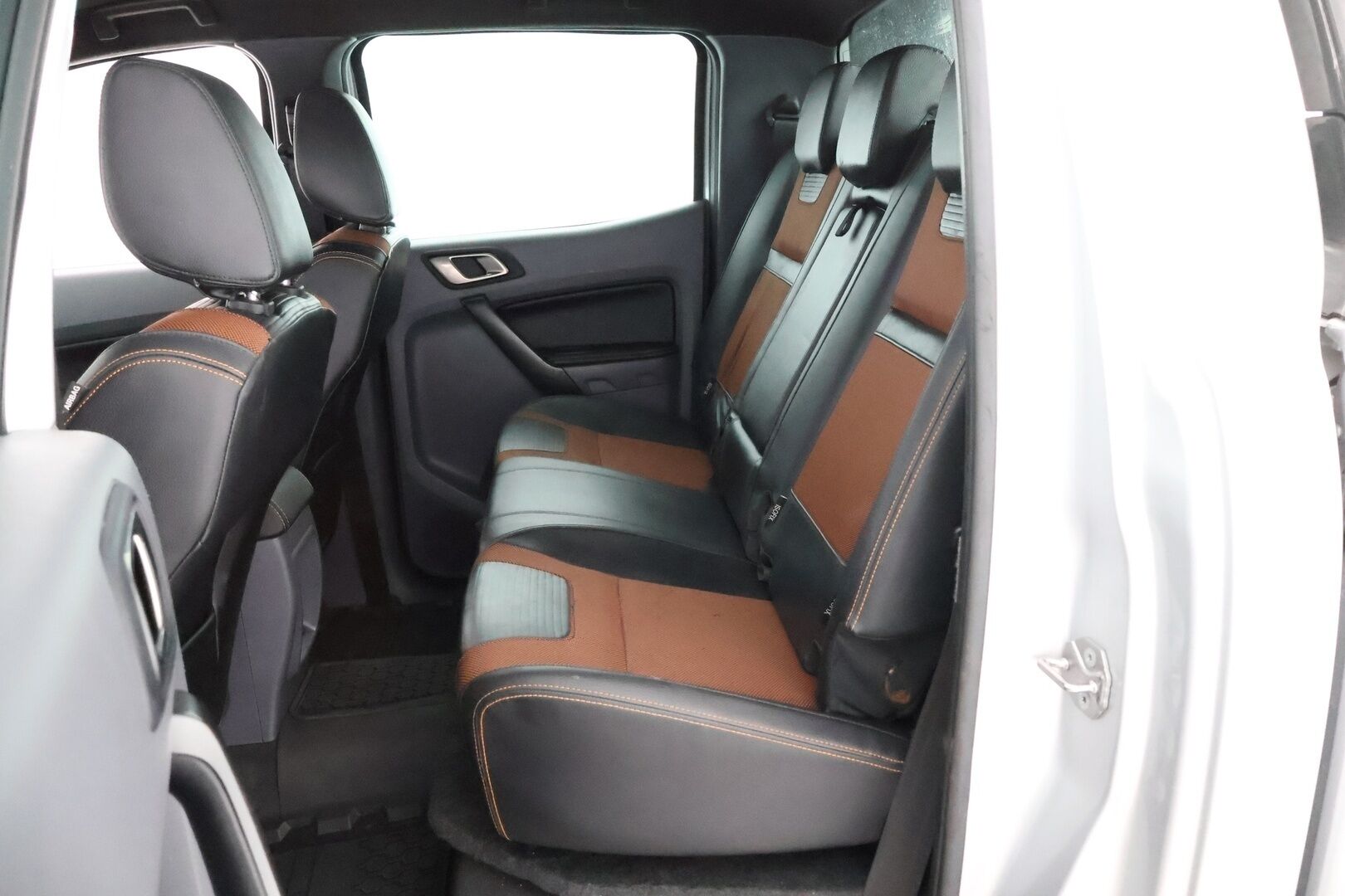 Ford Ranger 2017 Double Cab 3,2TDCi 200 hv A6 Wildtrak 4x4 - Webasto / Adapt.Vakkari / Peruutuskamera / Vetokoukku / Puolinahkasisusta / Lämpölasi / Kahdet hyvät renkaat!