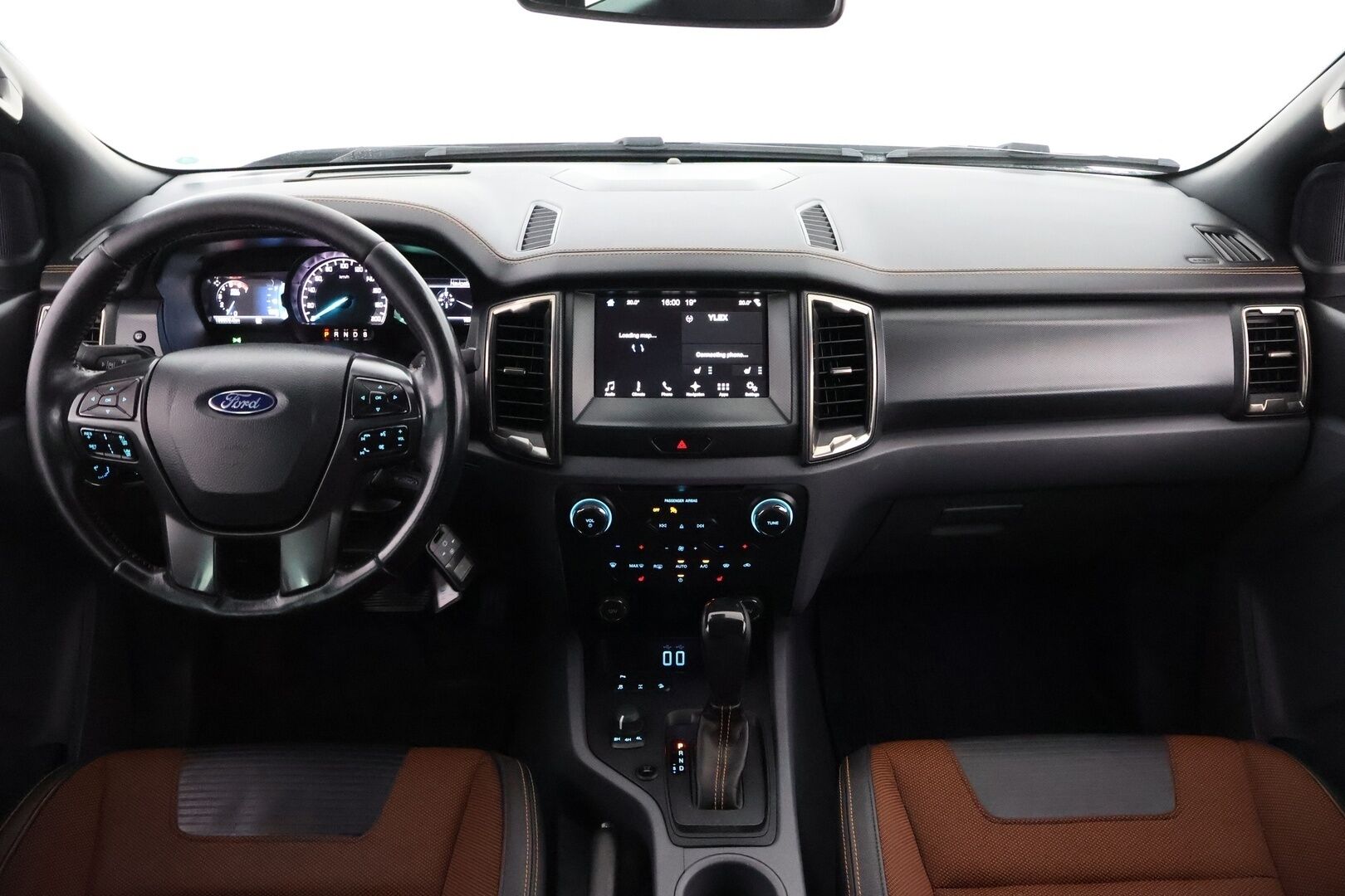 Ford Ranger 2017 Double Cab 3,2TDCi 200 hv A6 Wildtrak 4x4 - Webasto / Adapt.Vakkari / Peruutuskamera / Vetokoukku / Puolinahkasisusta / Lämpölasi / Kahdet hyvät renkaat!